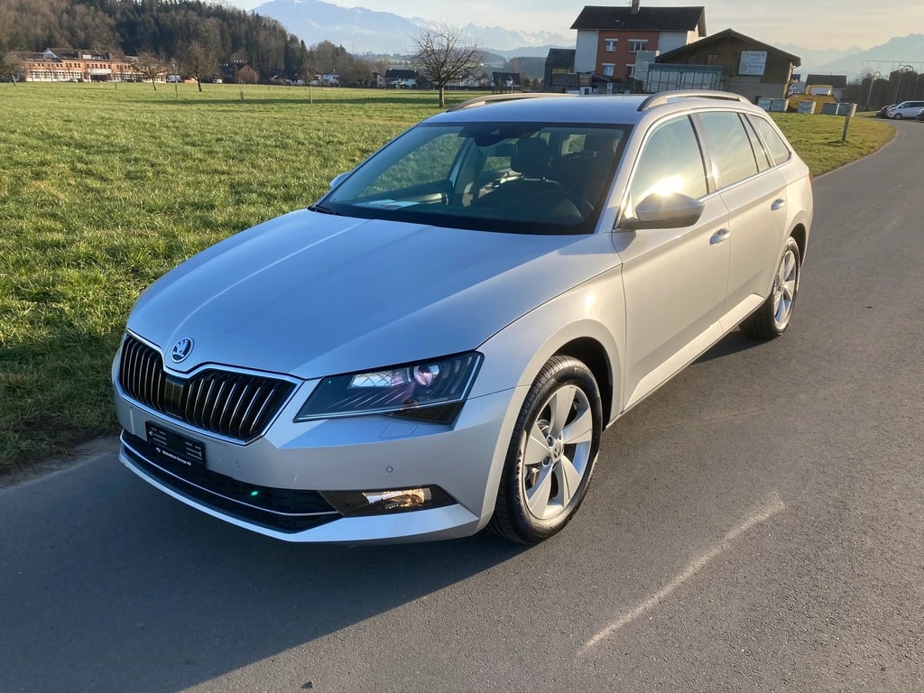 SKODA Superb Combi 2.0 TDi Ambition 4x4 DSG mit Anhängerkupplung