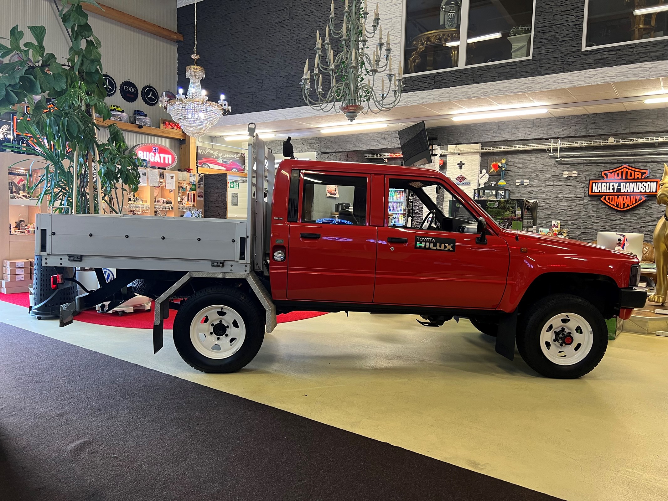 TOYOTA HILUX YN 4X4 PICK UP 4 TÜRIG. ALU BRÜCKE. AHK. AB MFK.