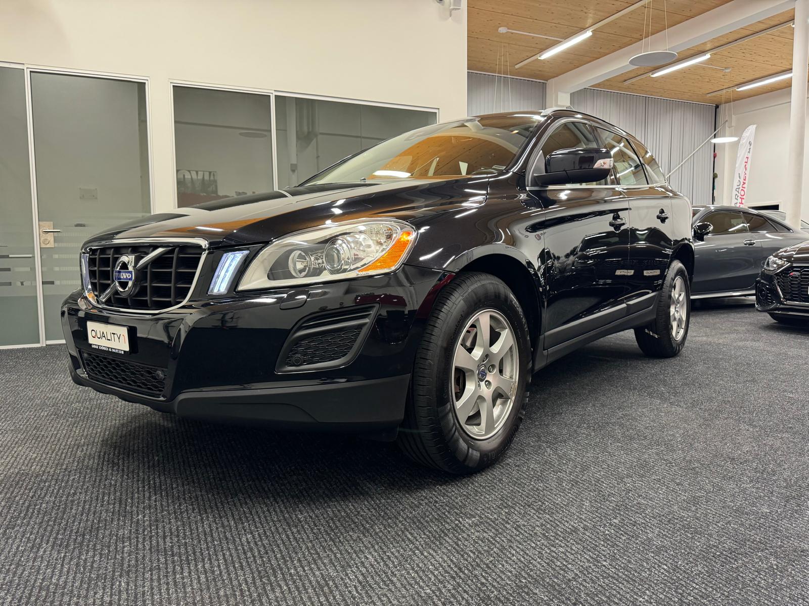 VOLVO XC60 D5 AWD Momentum Geartronic