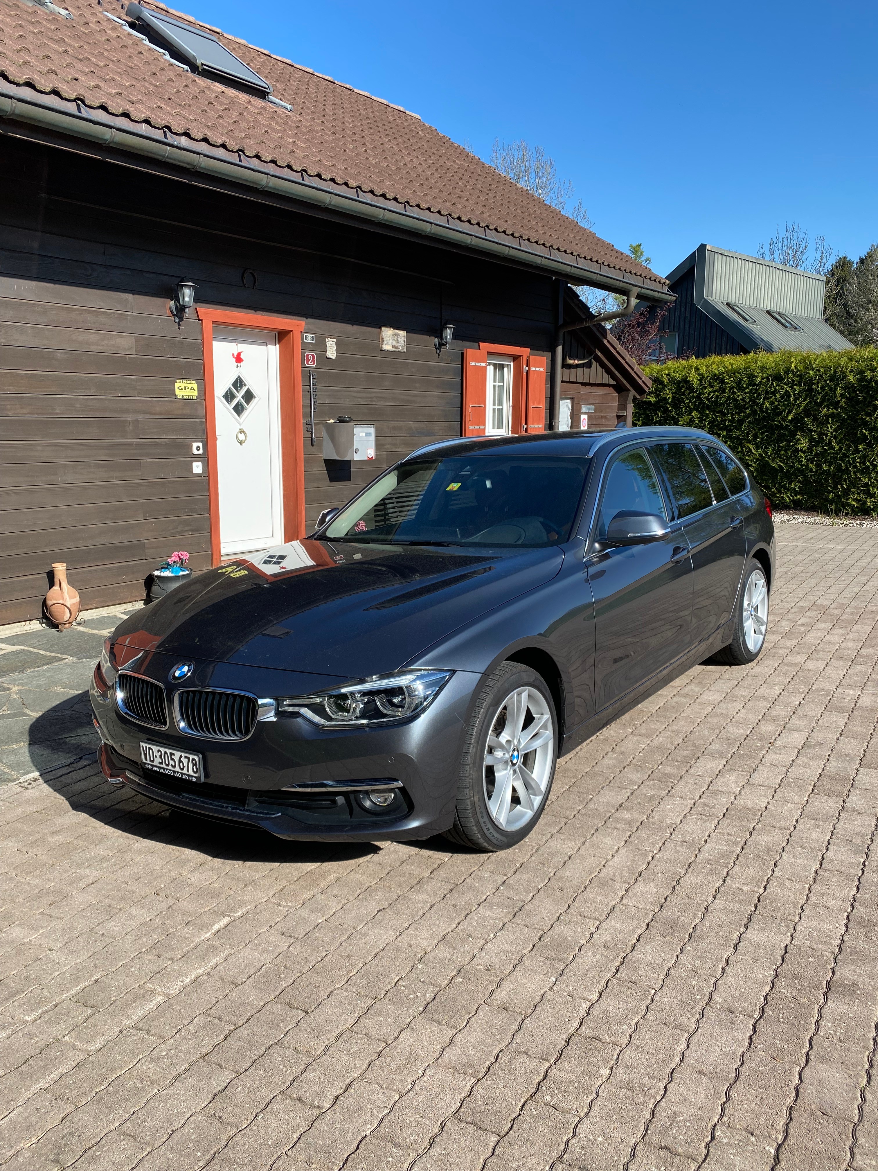 BMW 320d xDrive Touring Luxury Line Steptronic