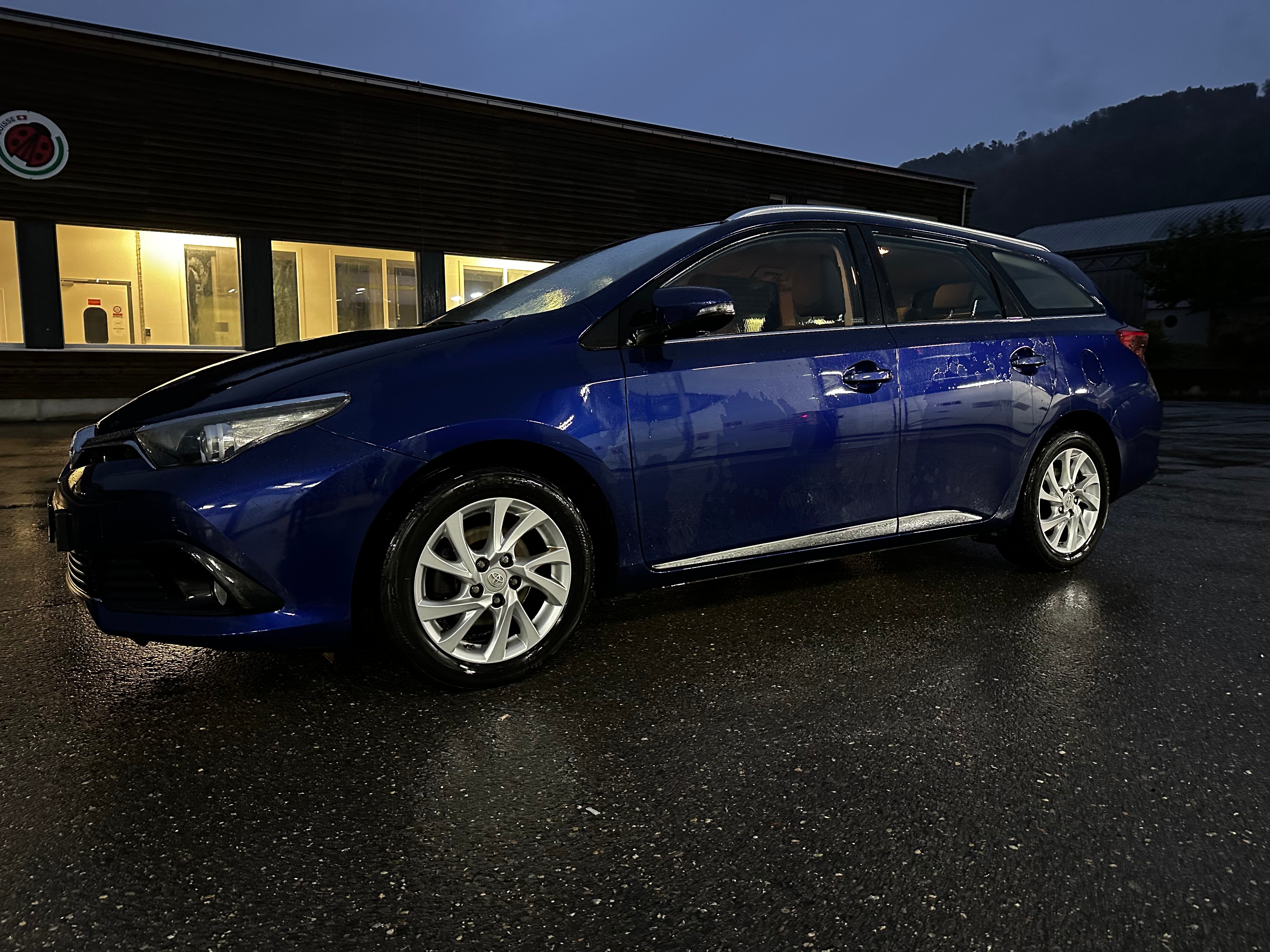 TOYOTA Auris Touring Sports 1.8 HSD Comfort e-CVT