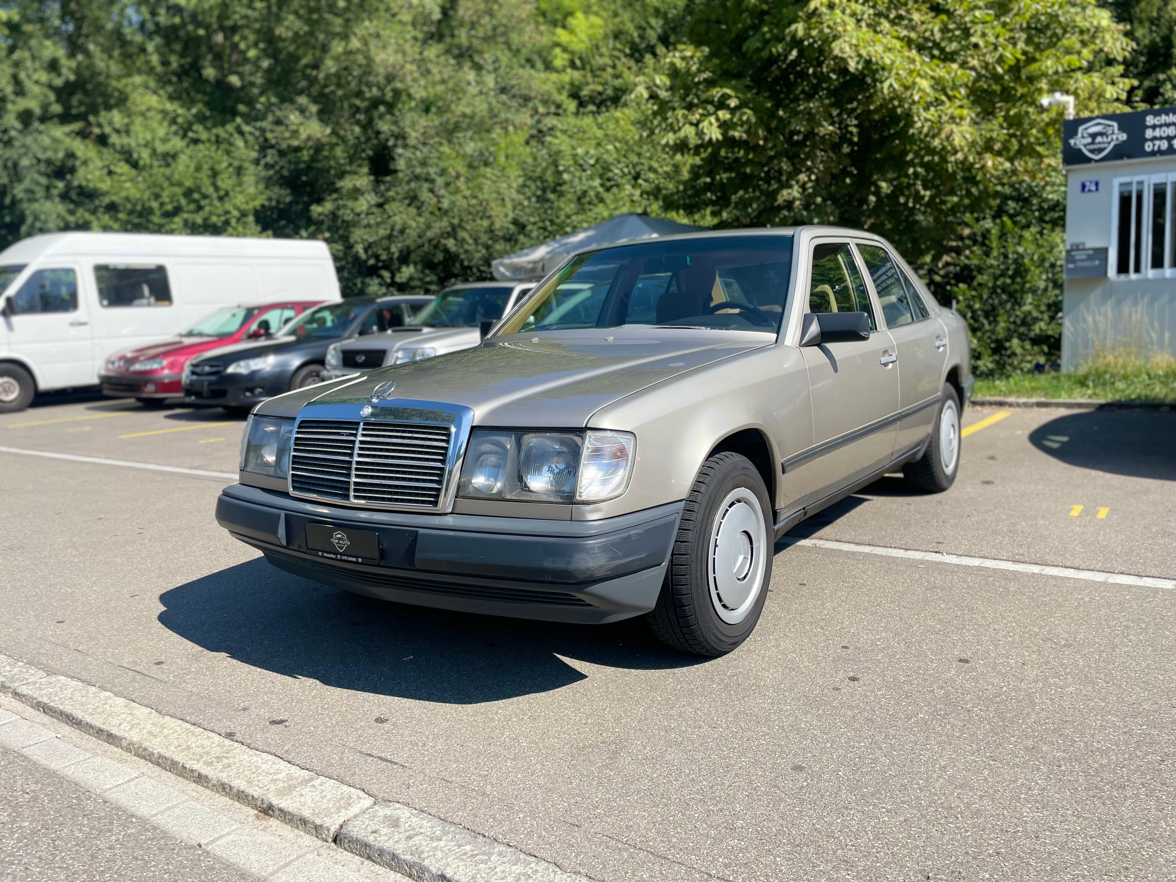 MERCEDES-BENZ 260 E