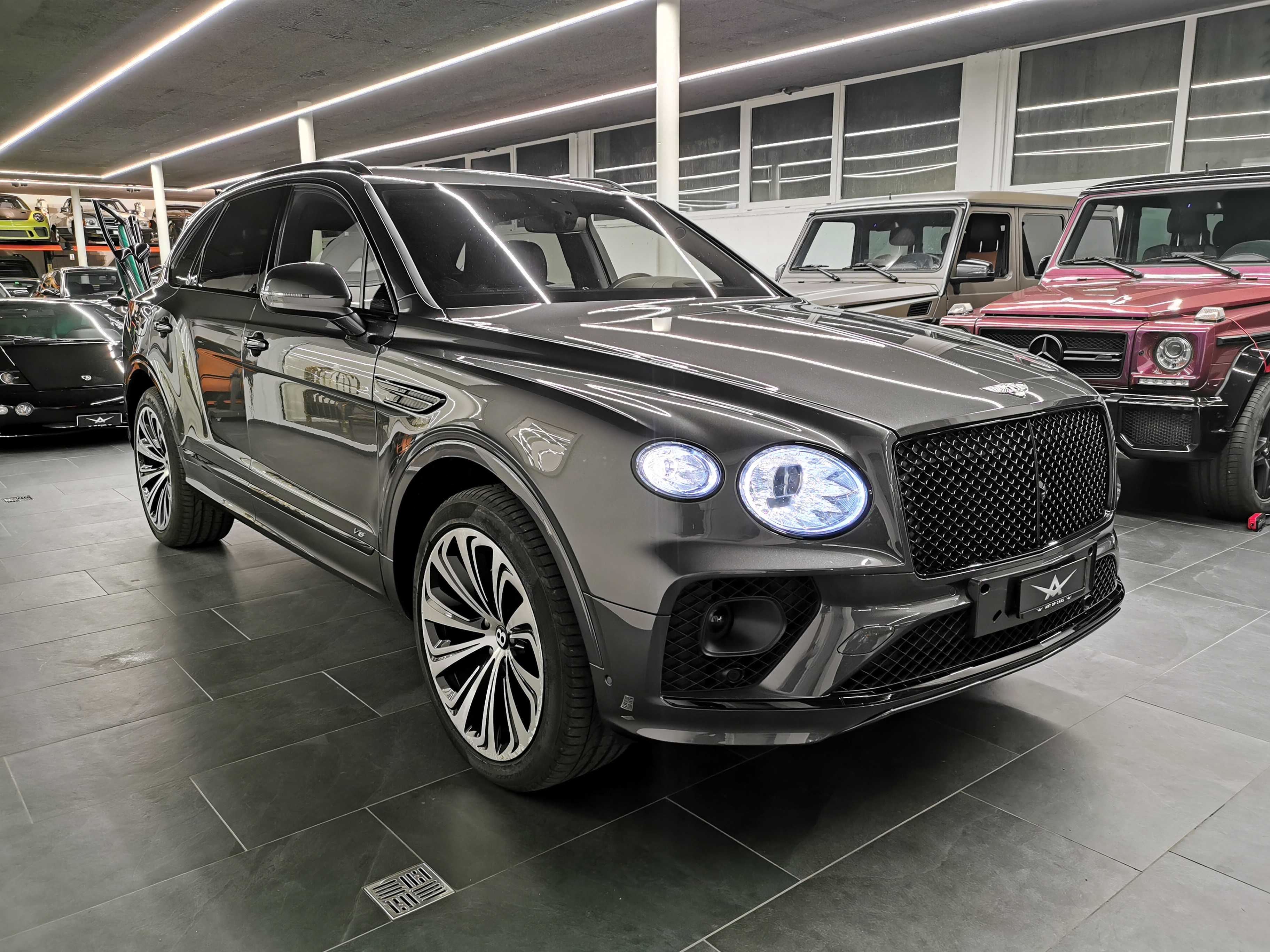 BENTLEY Bentayga V8