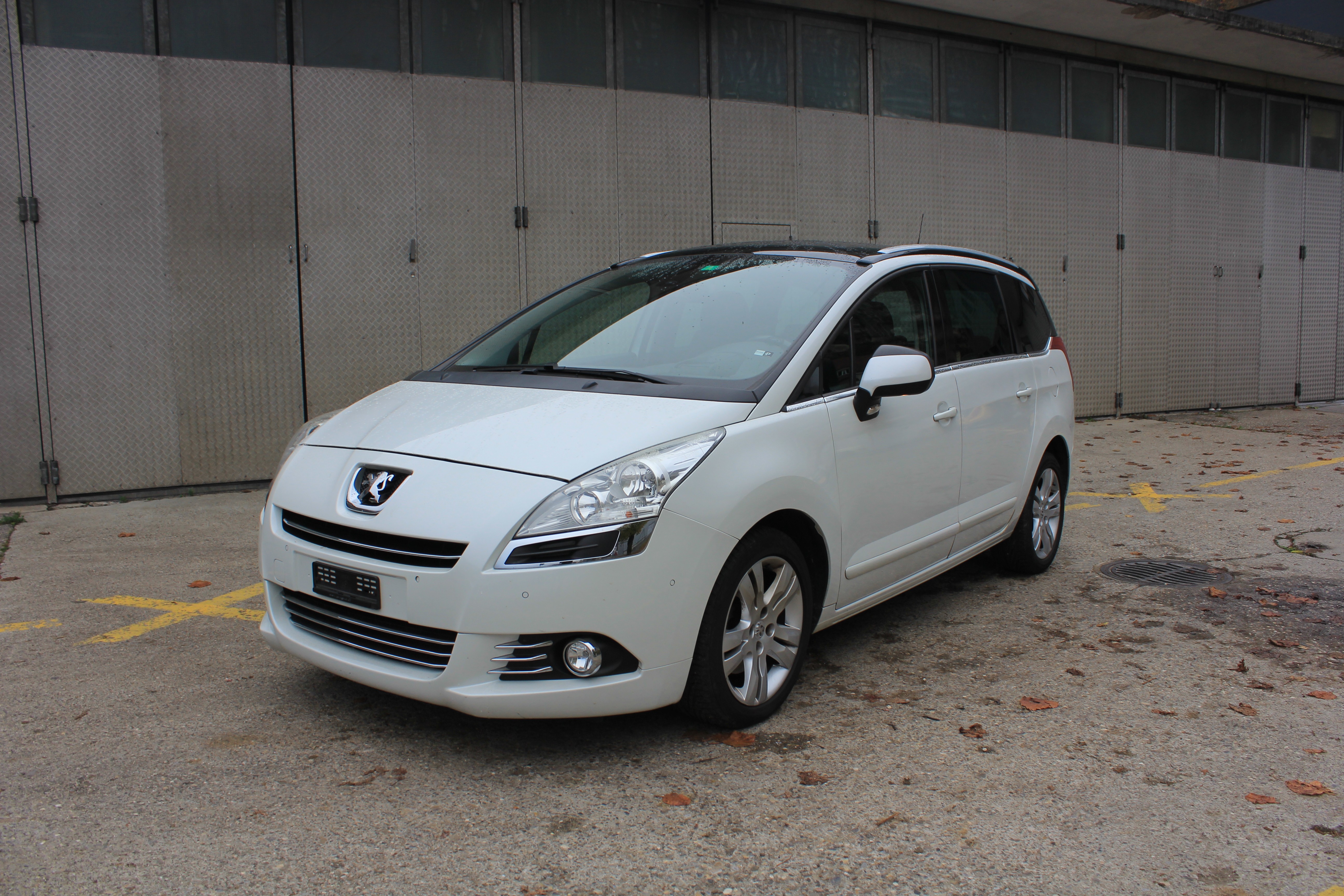 PEUGEOT 5008 1.6 16V T Allure Automatic