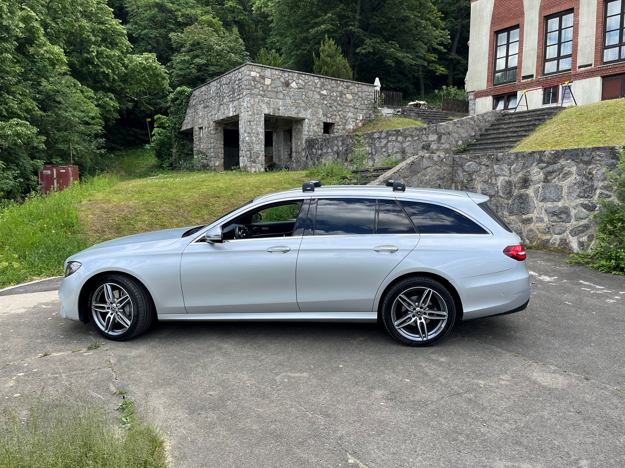 MERCEDES-BENZ E 220 d Swiss Star 4Matic 9G-Tronic