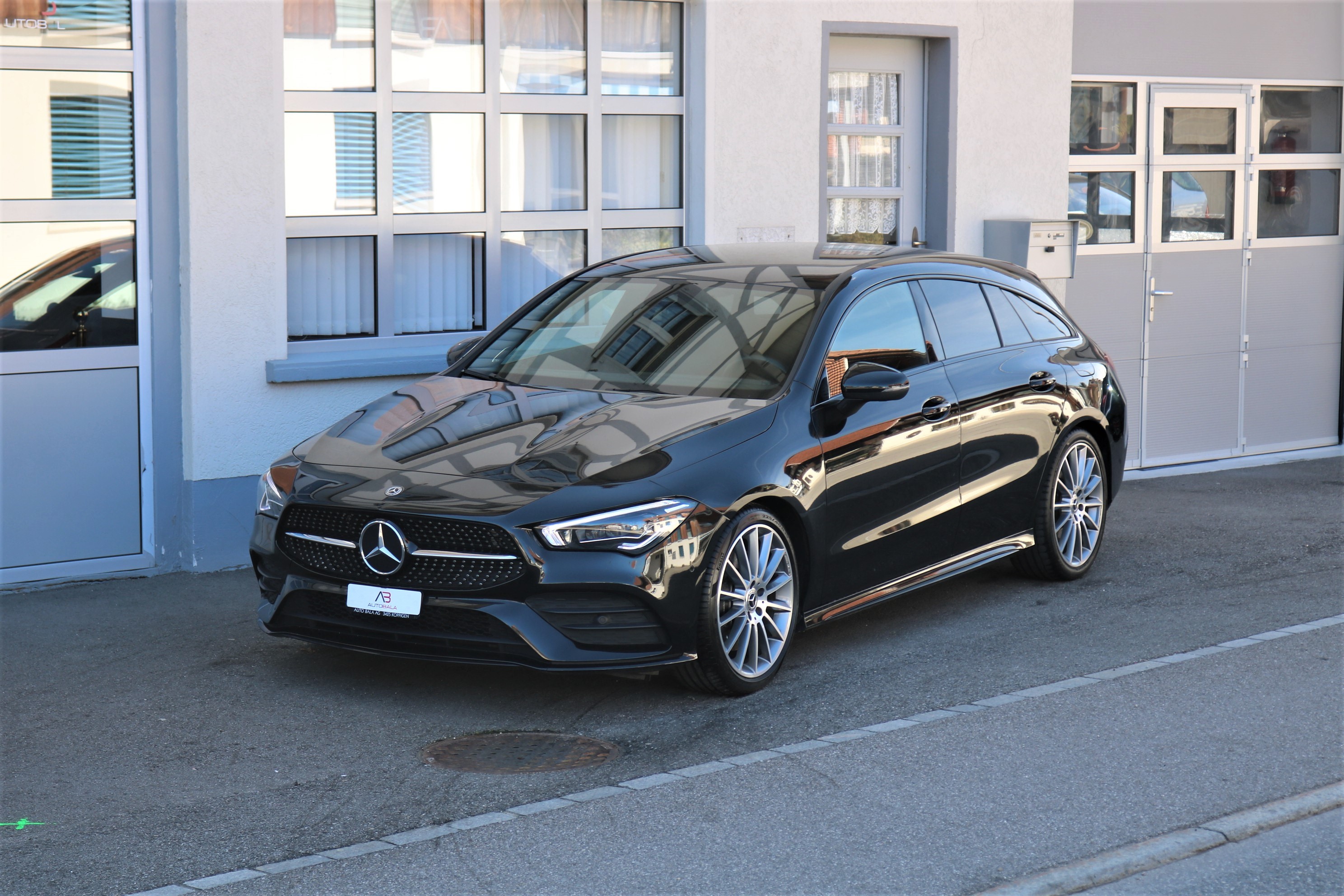 MERCEDES-BENZ CLA Shooting Brake 250 4Matic 7G-DCT AMG Line