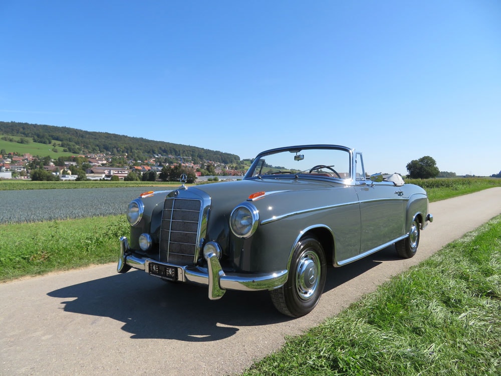 MERCEDES-BENZ 220 S