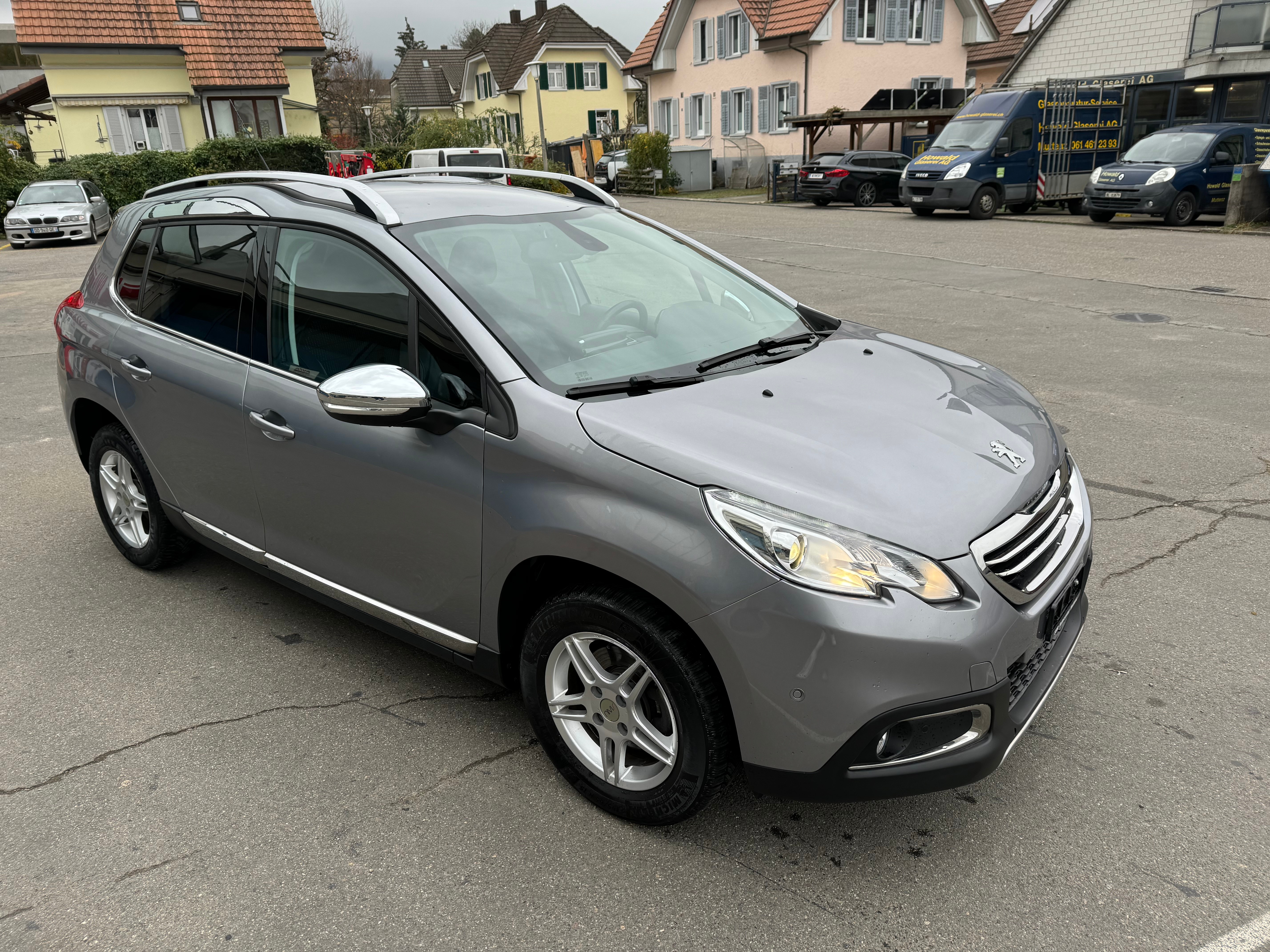 PEUGEOT 2008 1.2 PureTech Allure