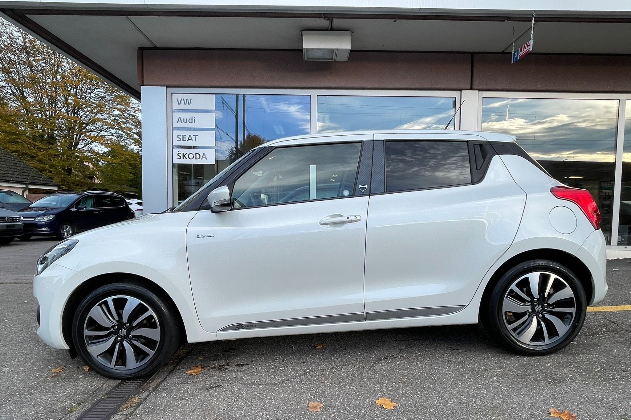 SUZUKI Facelift Swift 1.0 12V Tradizio Top Automatic CH-Auto mit AHK 1000kg