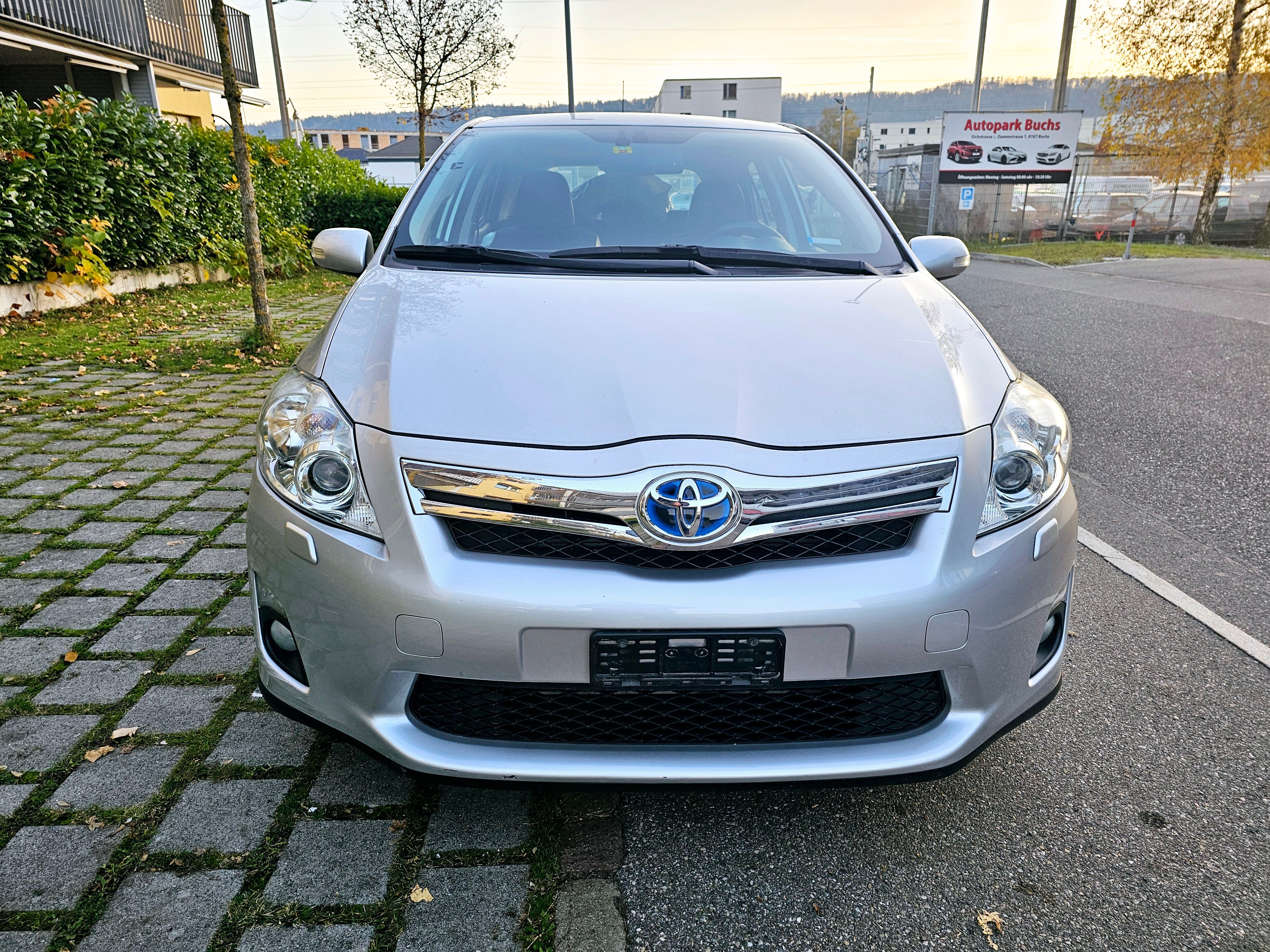 TOYOTA Auris 1.8 16V HSD Linea Sol Premium