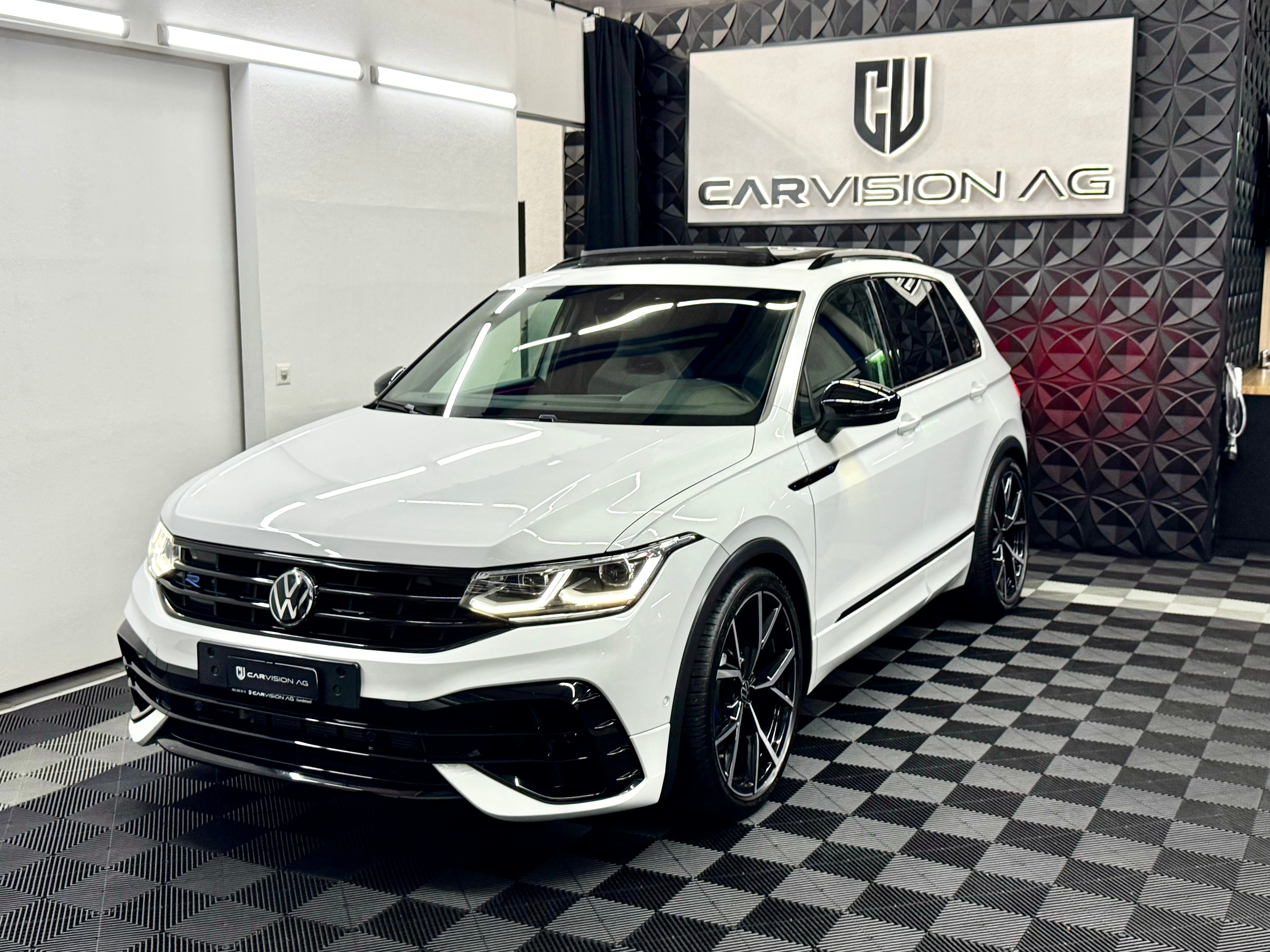 VW Tiguan 2.0TSI R 4Motion DSG * Black Style * AKRAPOVIC *