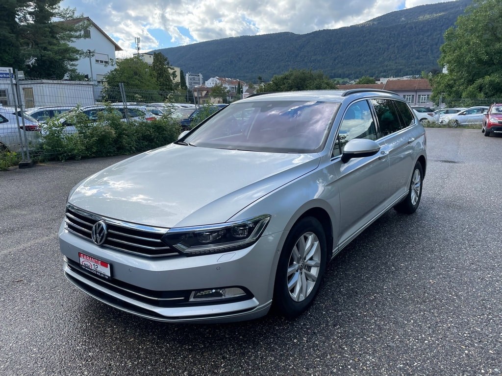 VW Passat Variant 1.6 TDI BMT Comfortline DSG ** Gr. Navi ** Klima-auto ** PDC v&h ** Rückfahrkamera