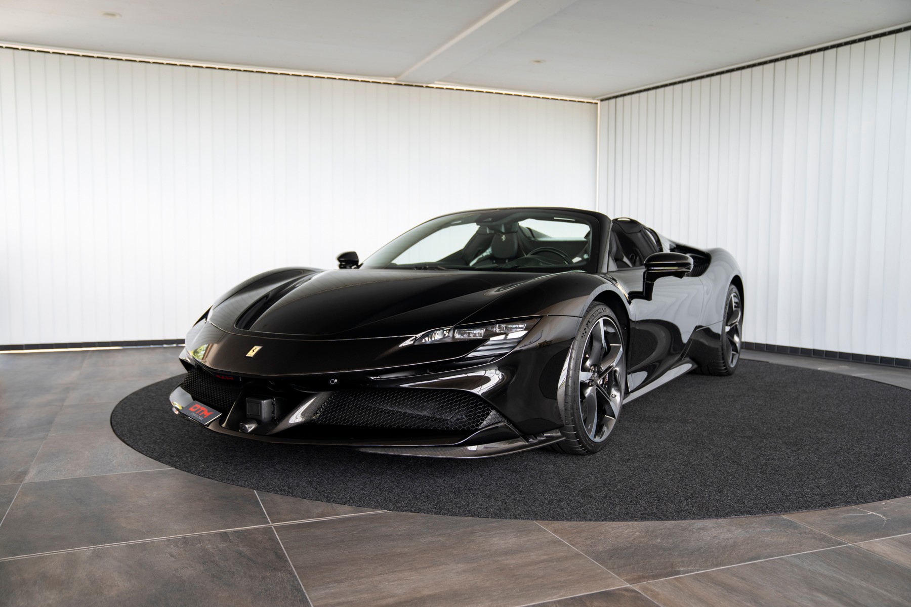 FERRARI SF90 Spider