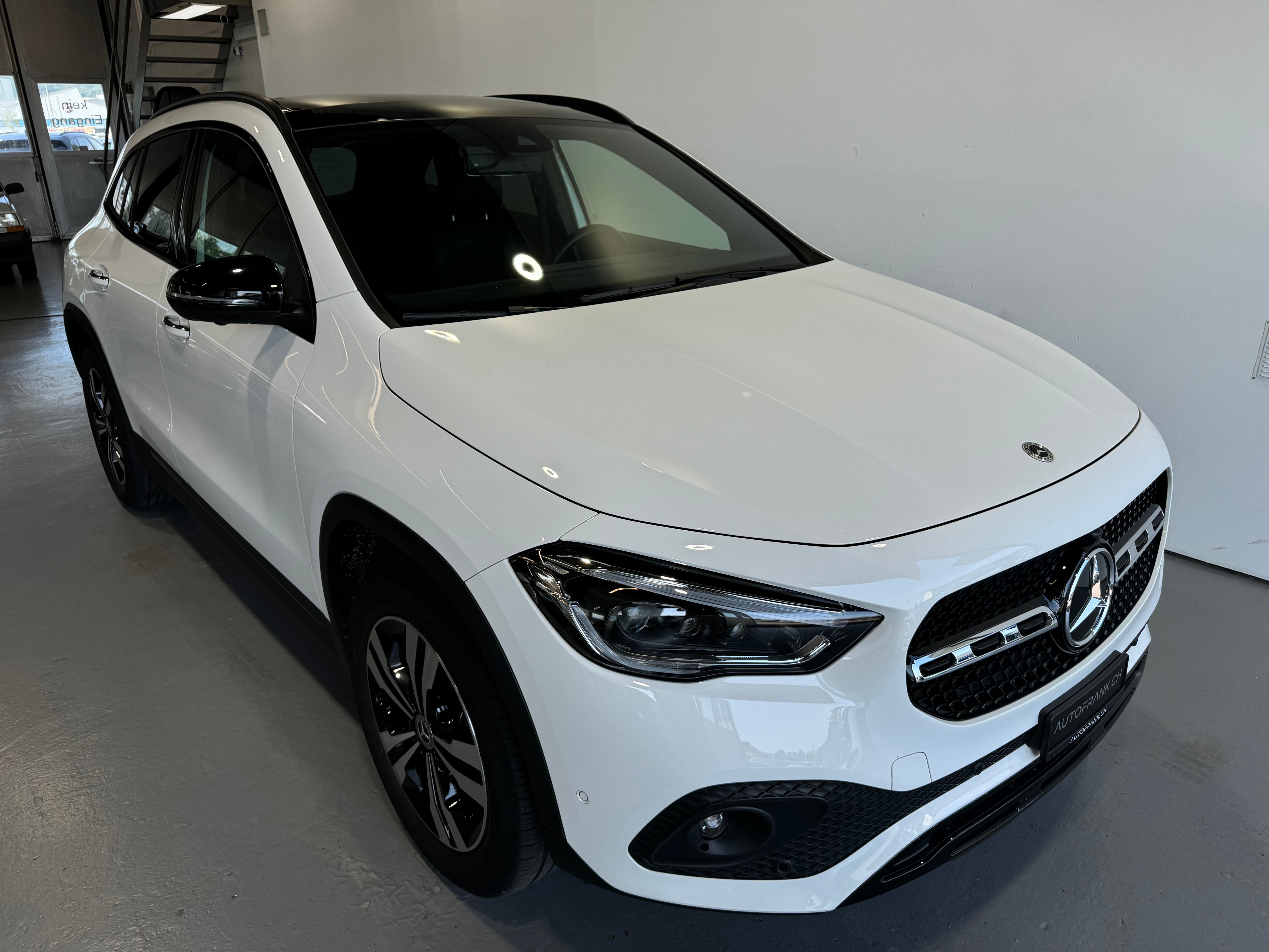 MERCEDES-BENZ GLA 200 Progressive