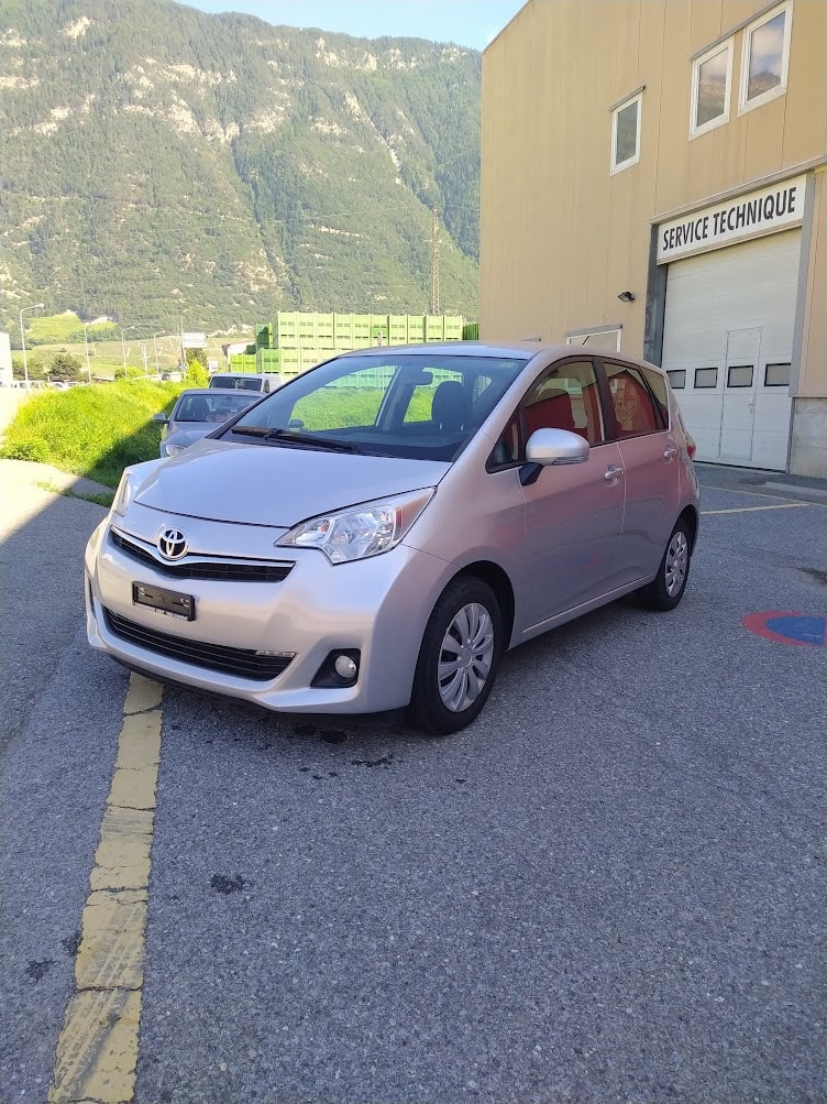 TOYOTA Verso-S 1.33 Linea Luna