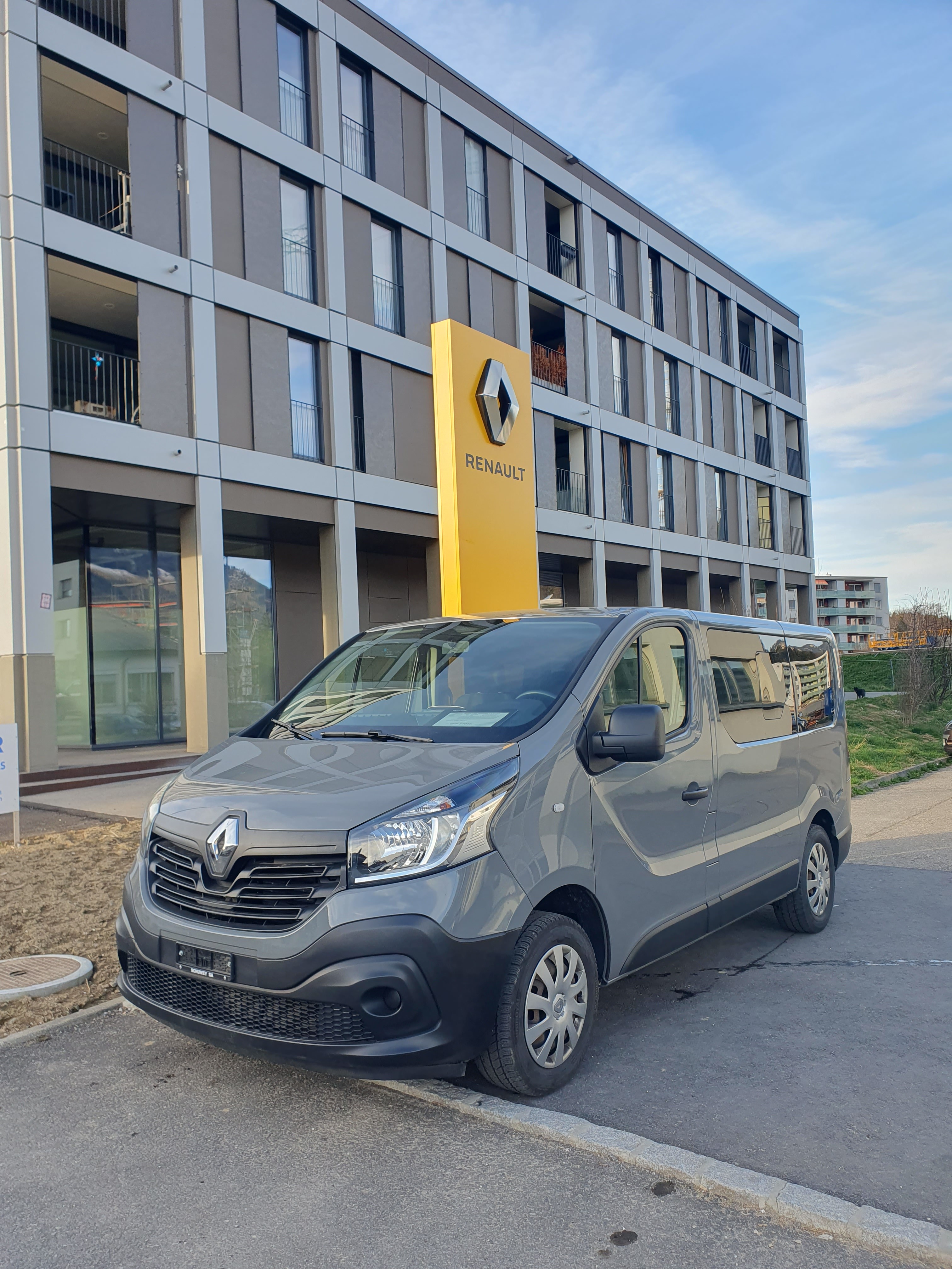 RENAULT Trafic ENERGY dCi 120 Passenger Zen