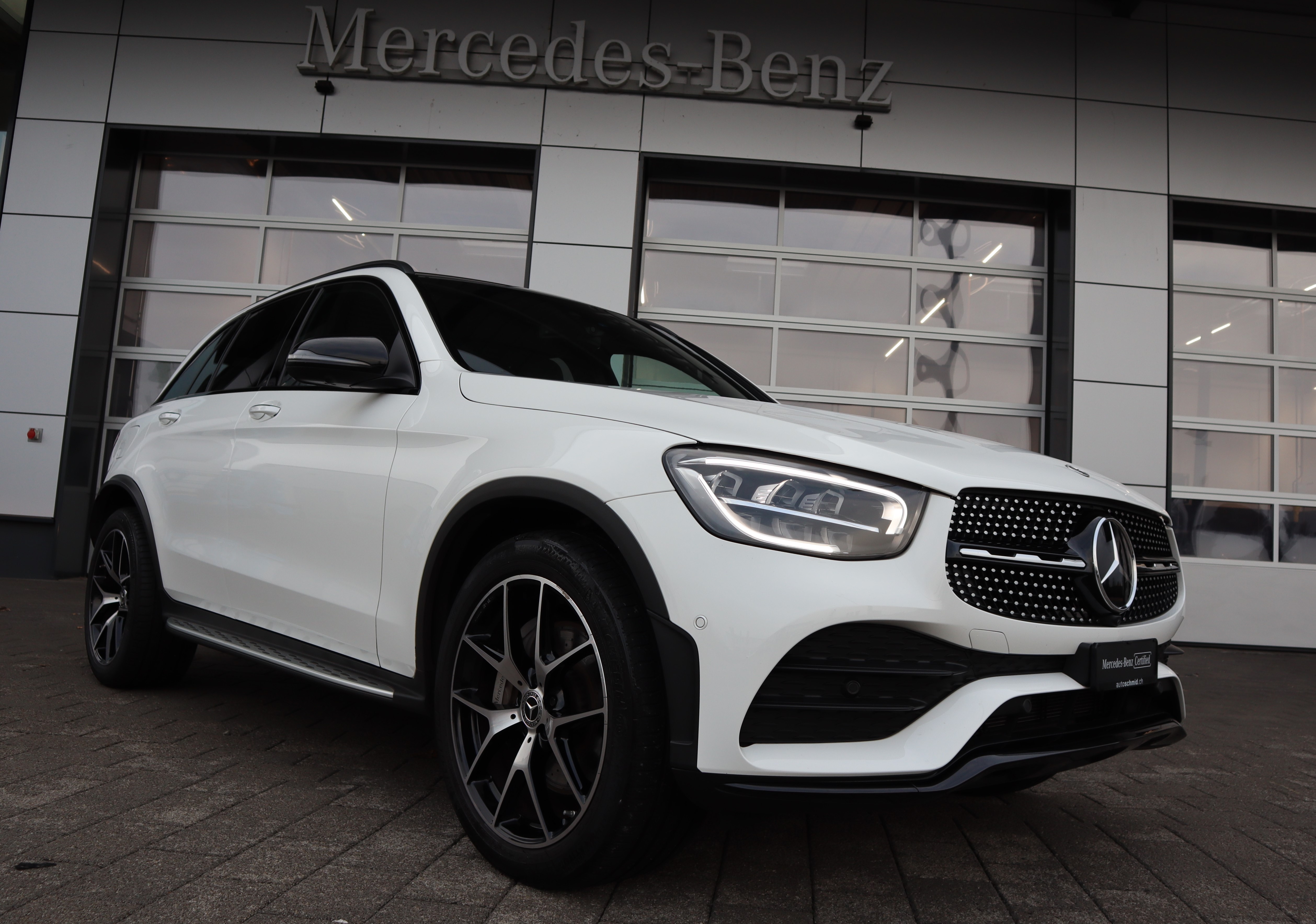 MERCEDES-BENZ GLC 200 AMG Line 4Matic 9G-Tronic