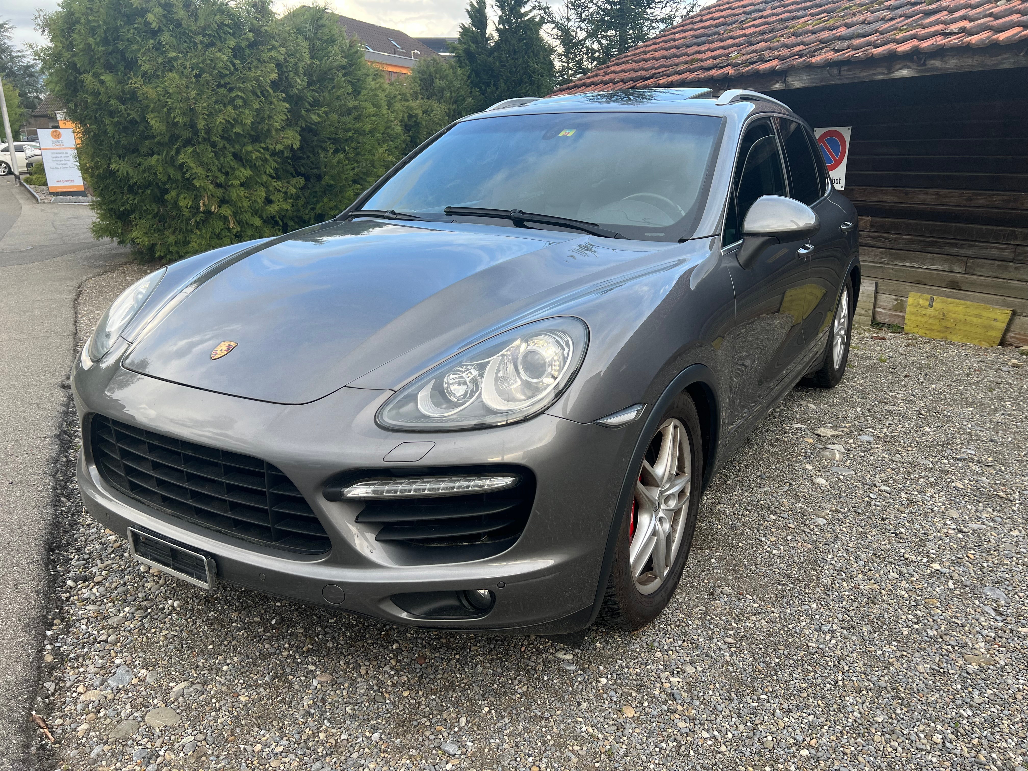 PORSCHE Cayenne Turbo