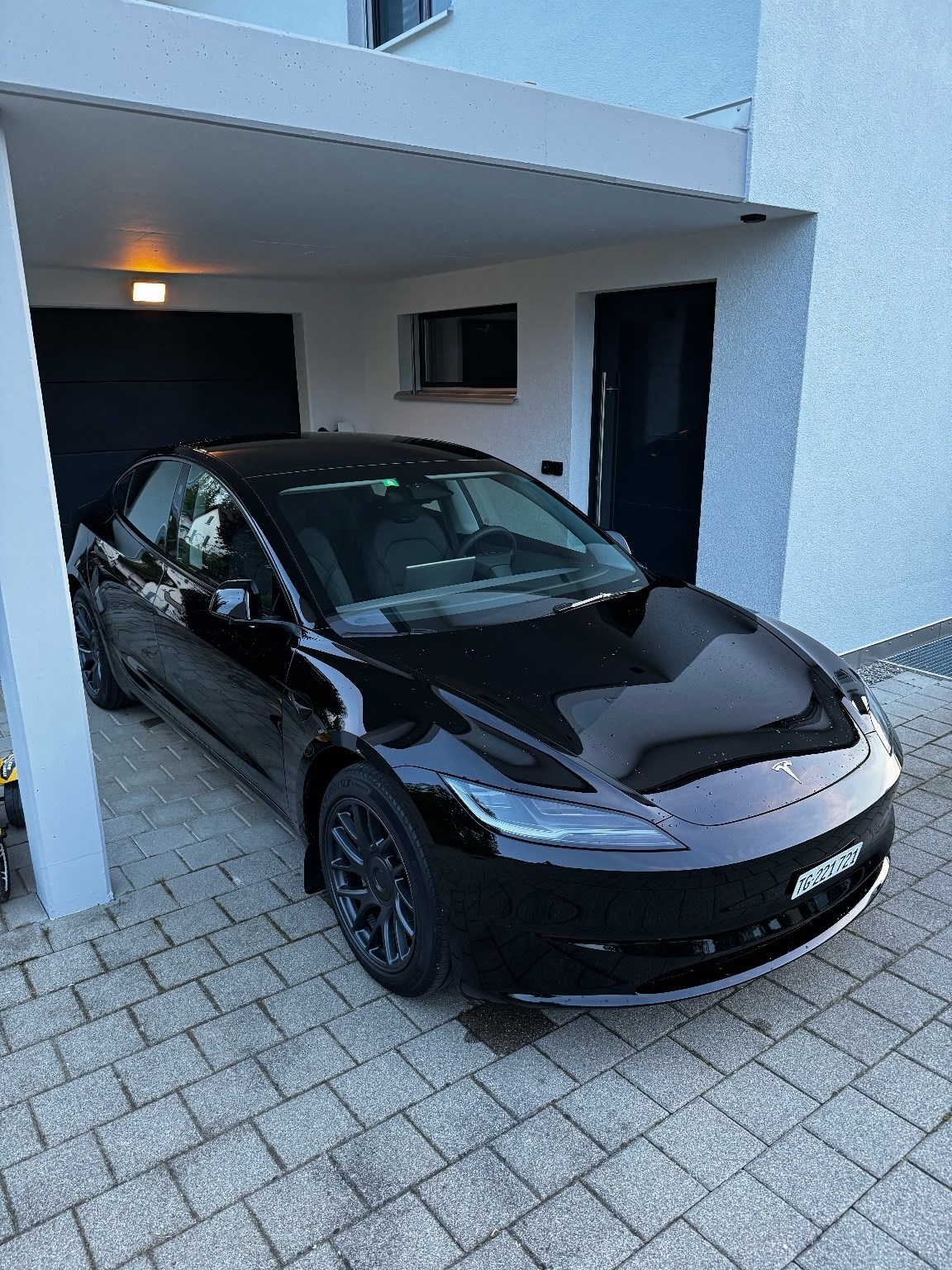 TESLA Model 3 RWD