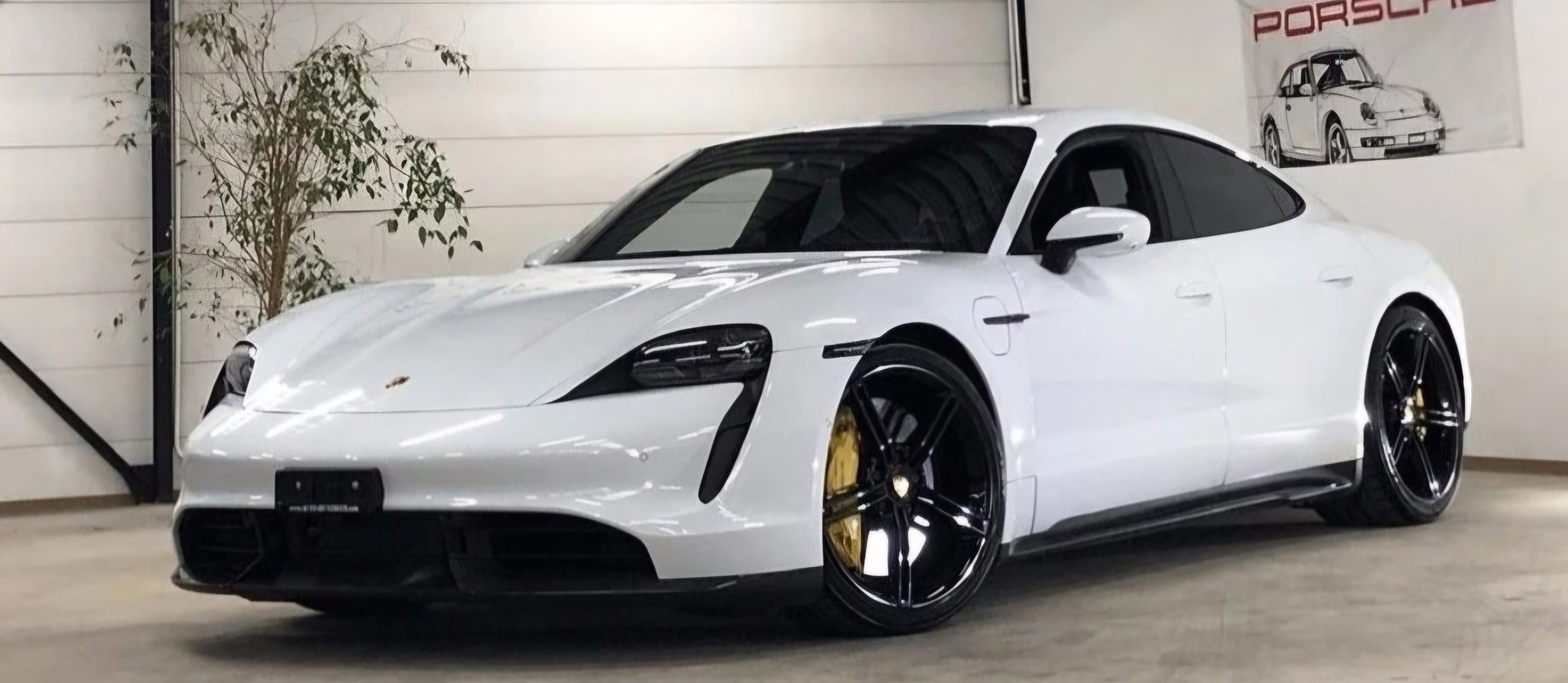 PORSCHE Taycan Turbo S