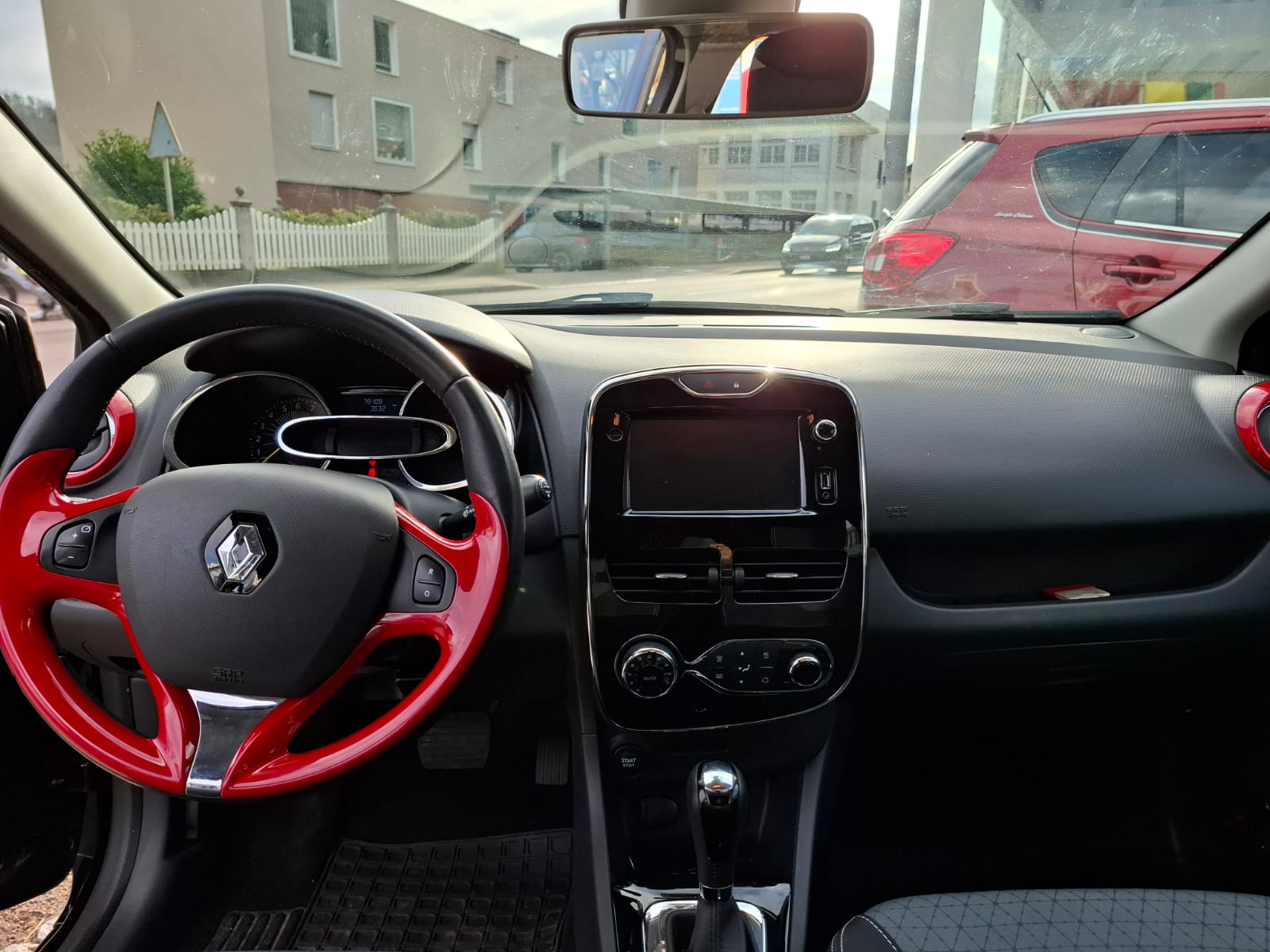 RENAULT Clio Grandtour 1.2 16V T Swiss Edition EDC