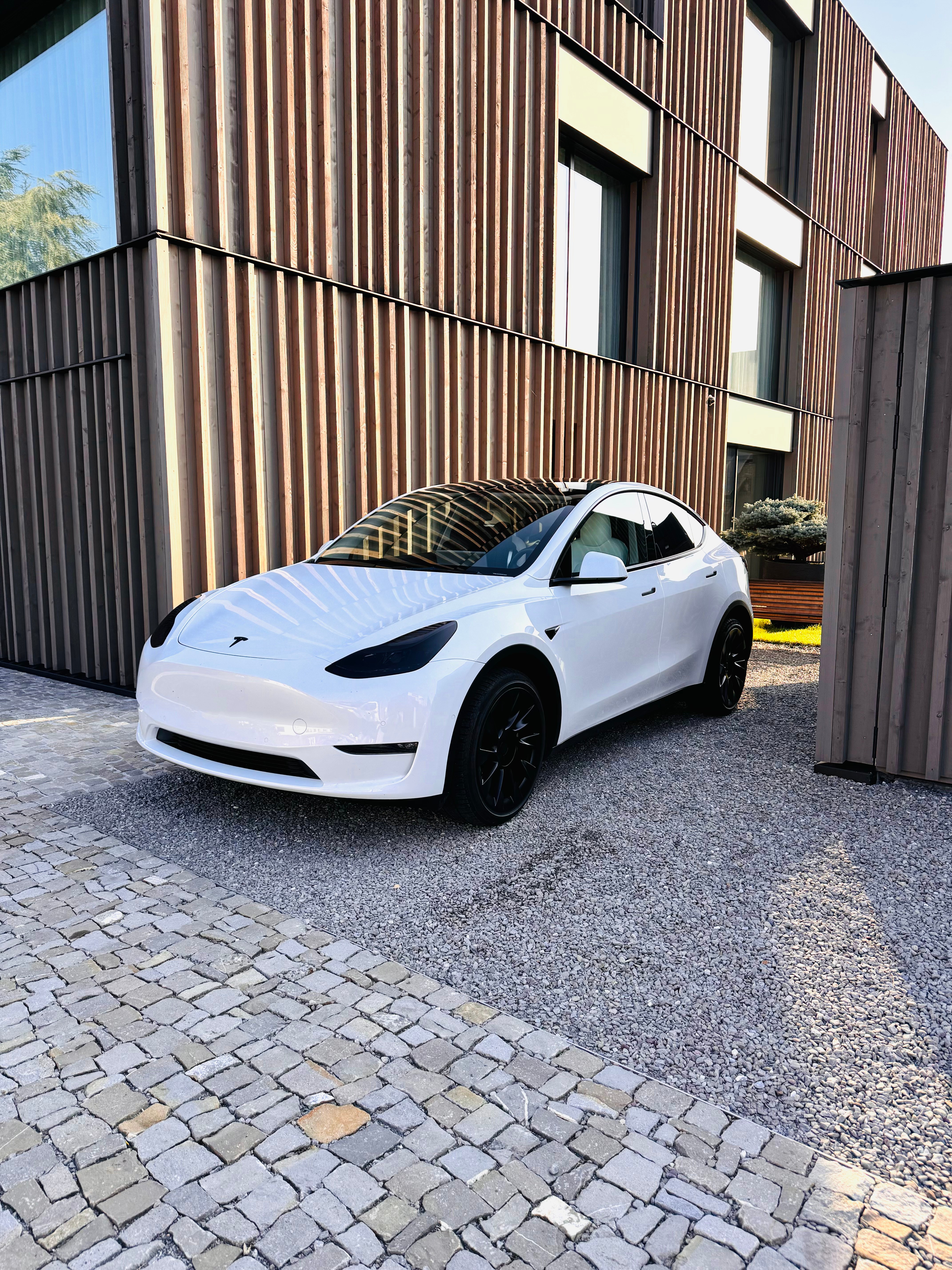 TESLA Model Y Long Range