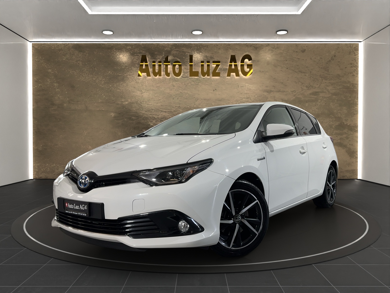 TOYOTA Auris 1.8 HSD Trend e-CVT