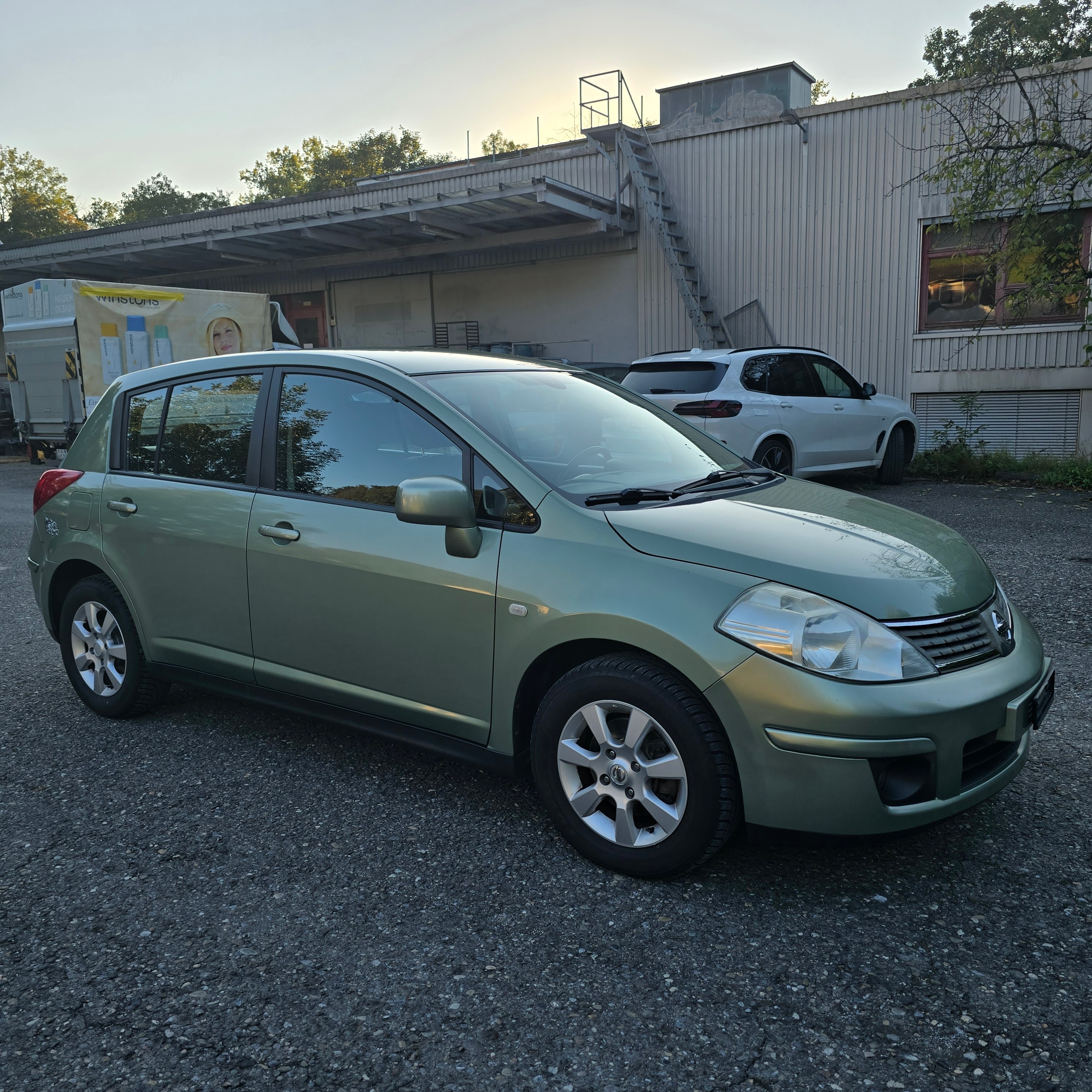 NISSAN Tiida 1.6 tekna Automatic