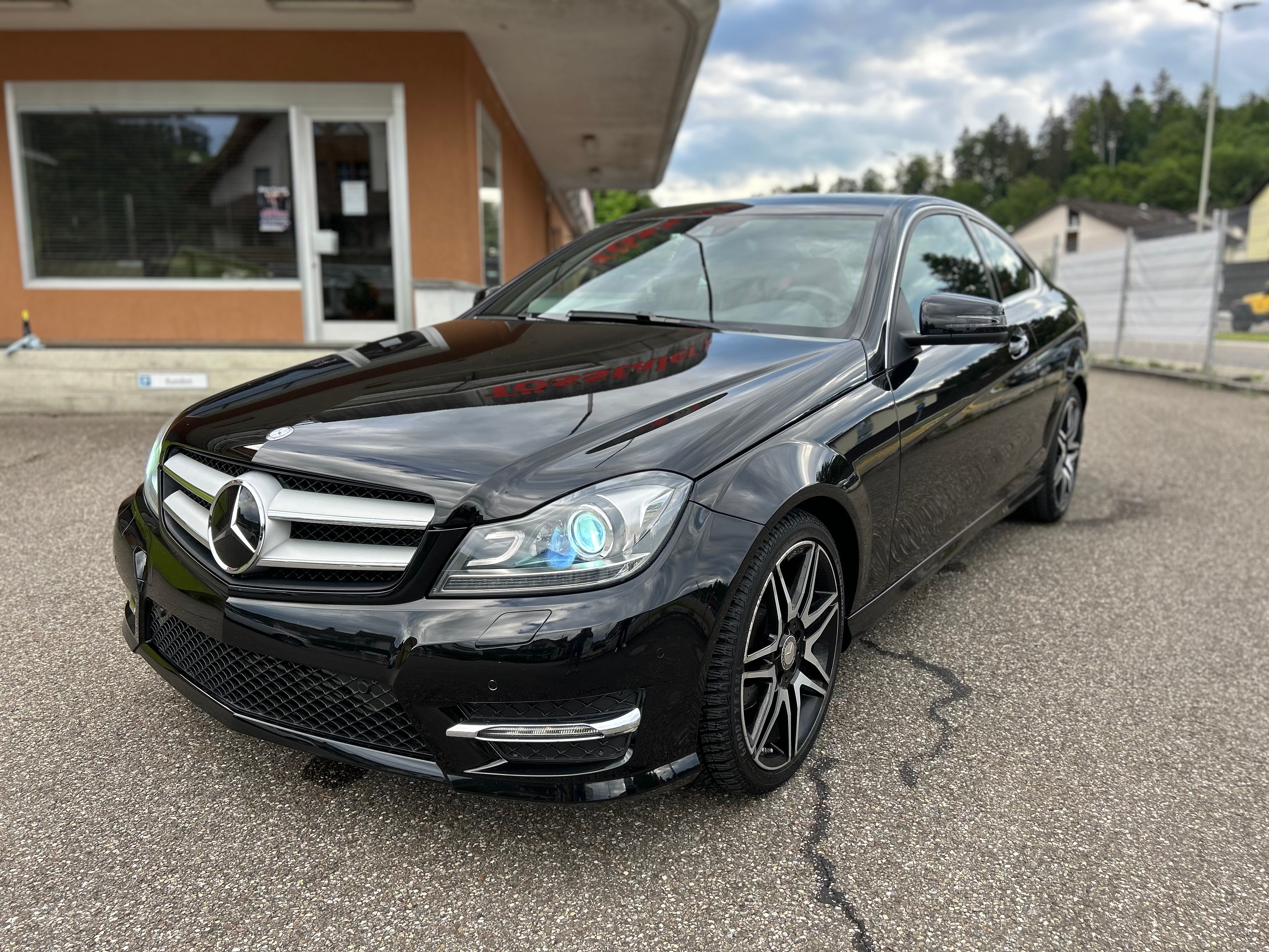 MERCEDES-BENZ C 250 Coupé AMG Line 7G-Tronic