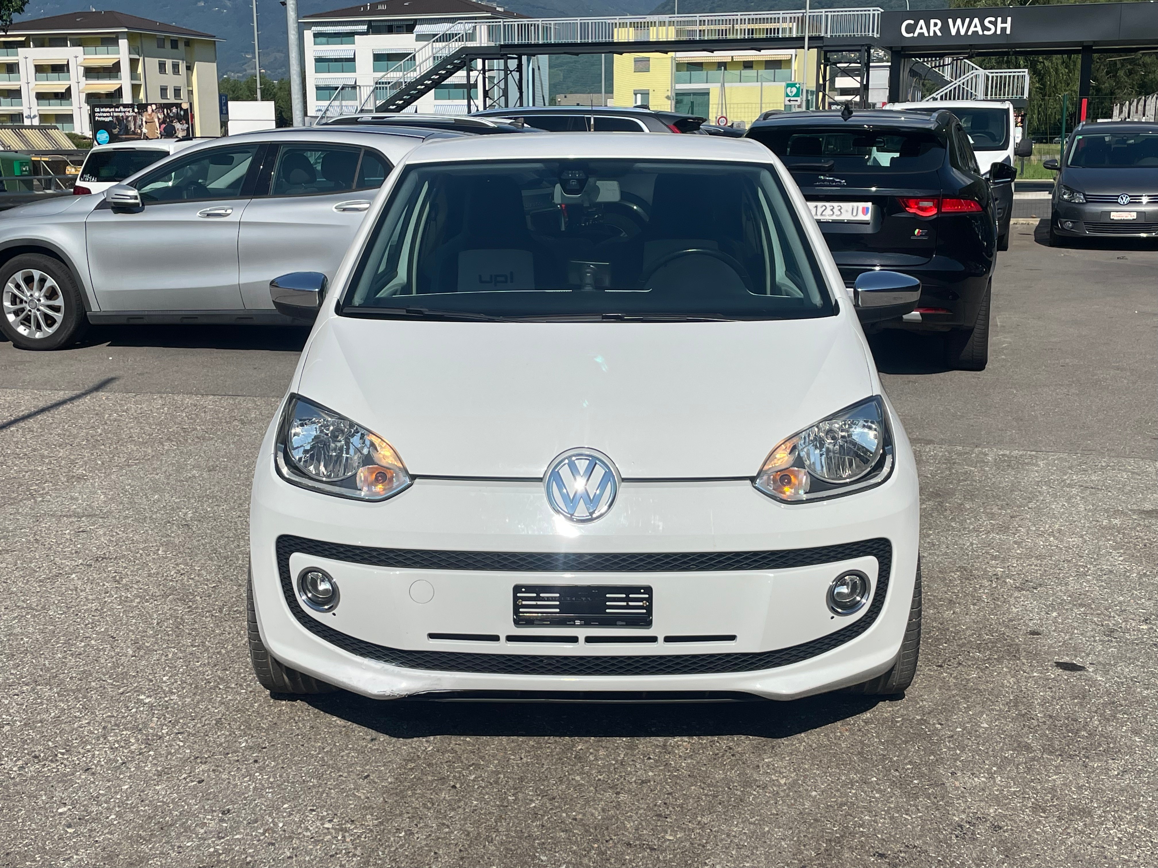 VW Up 1.0 white up