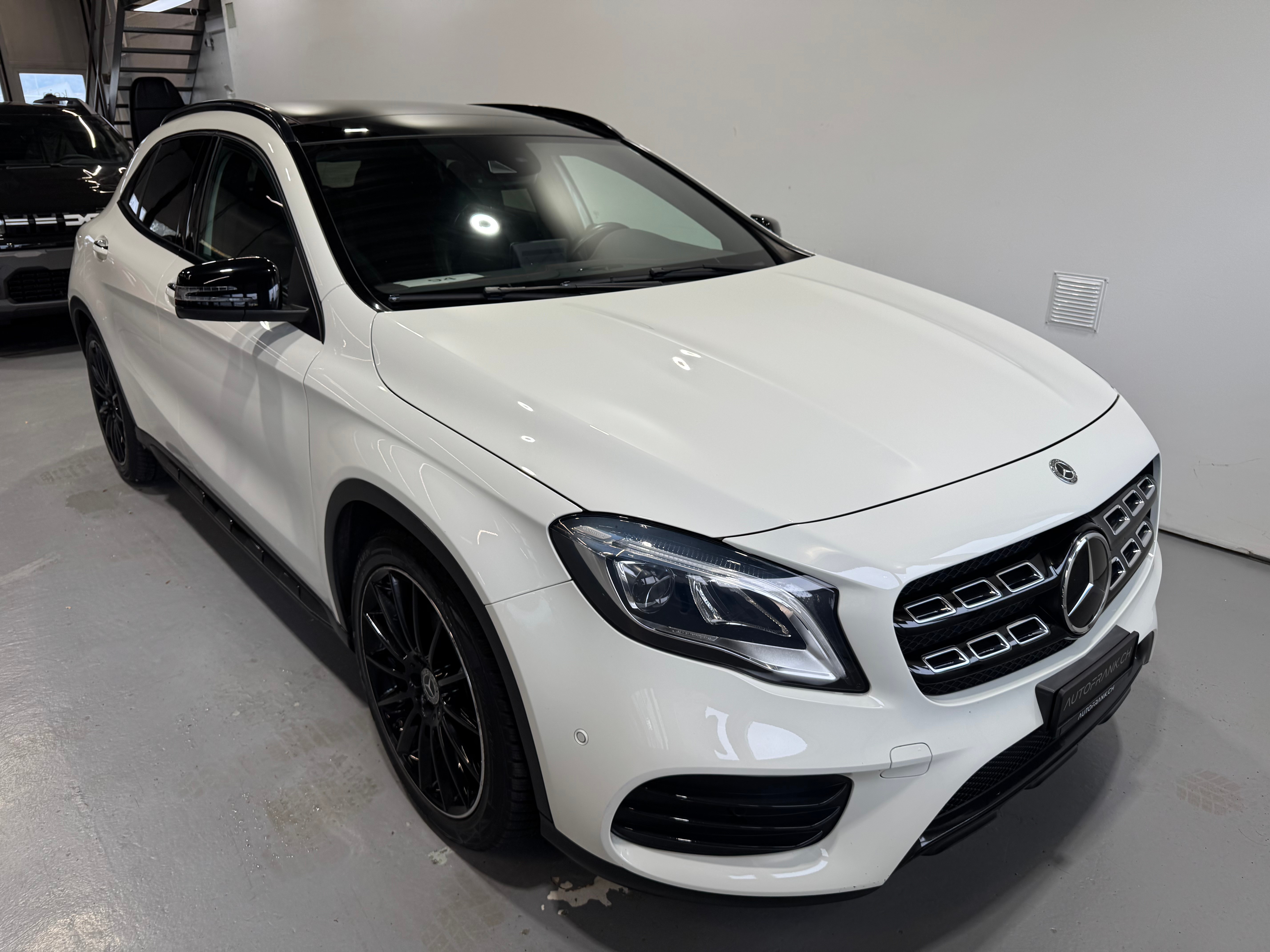 MERCEDES-BENZ GLA 250 AMG Line 4m