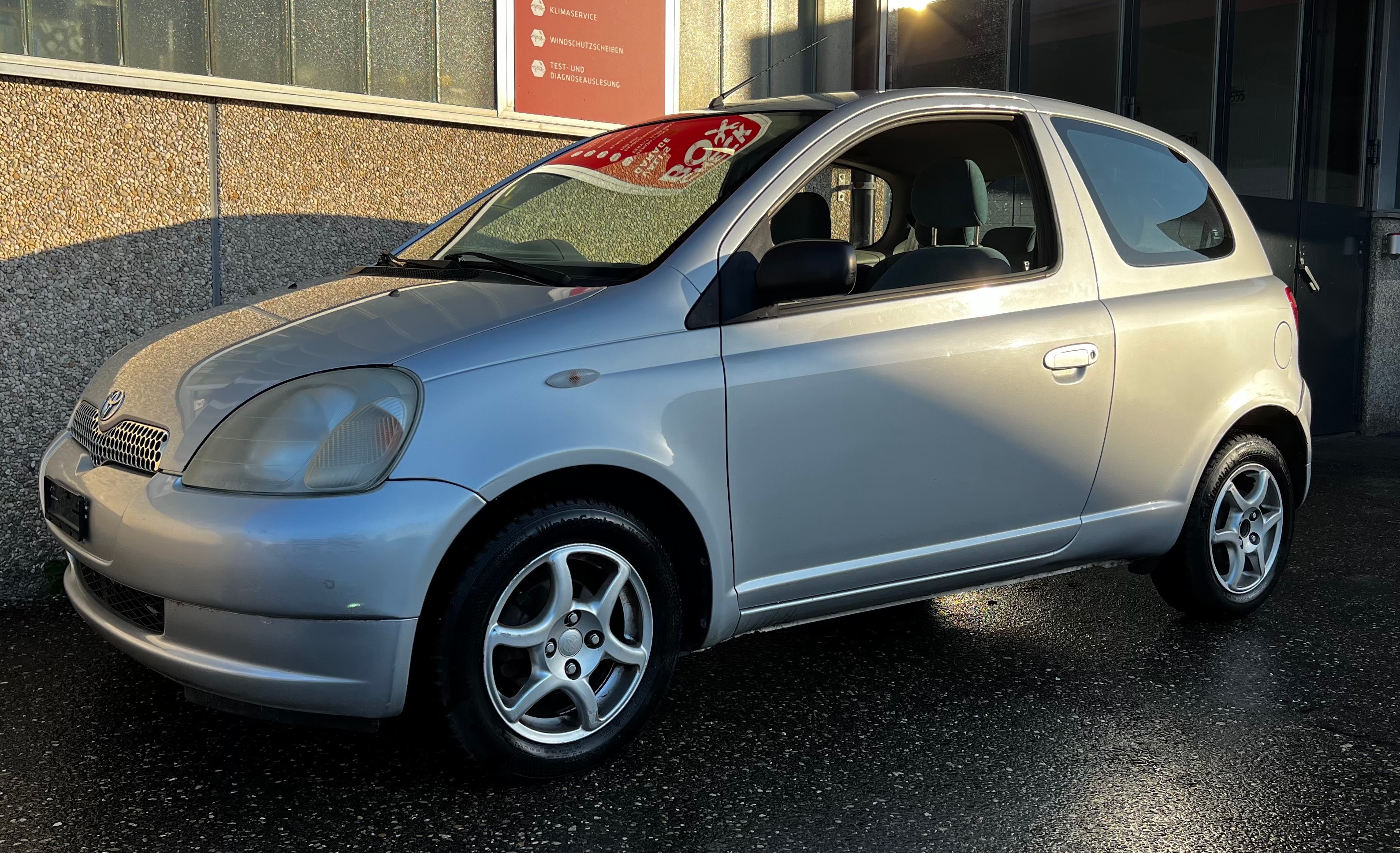 TOYOTA Yaris 1.0 Linea Luna