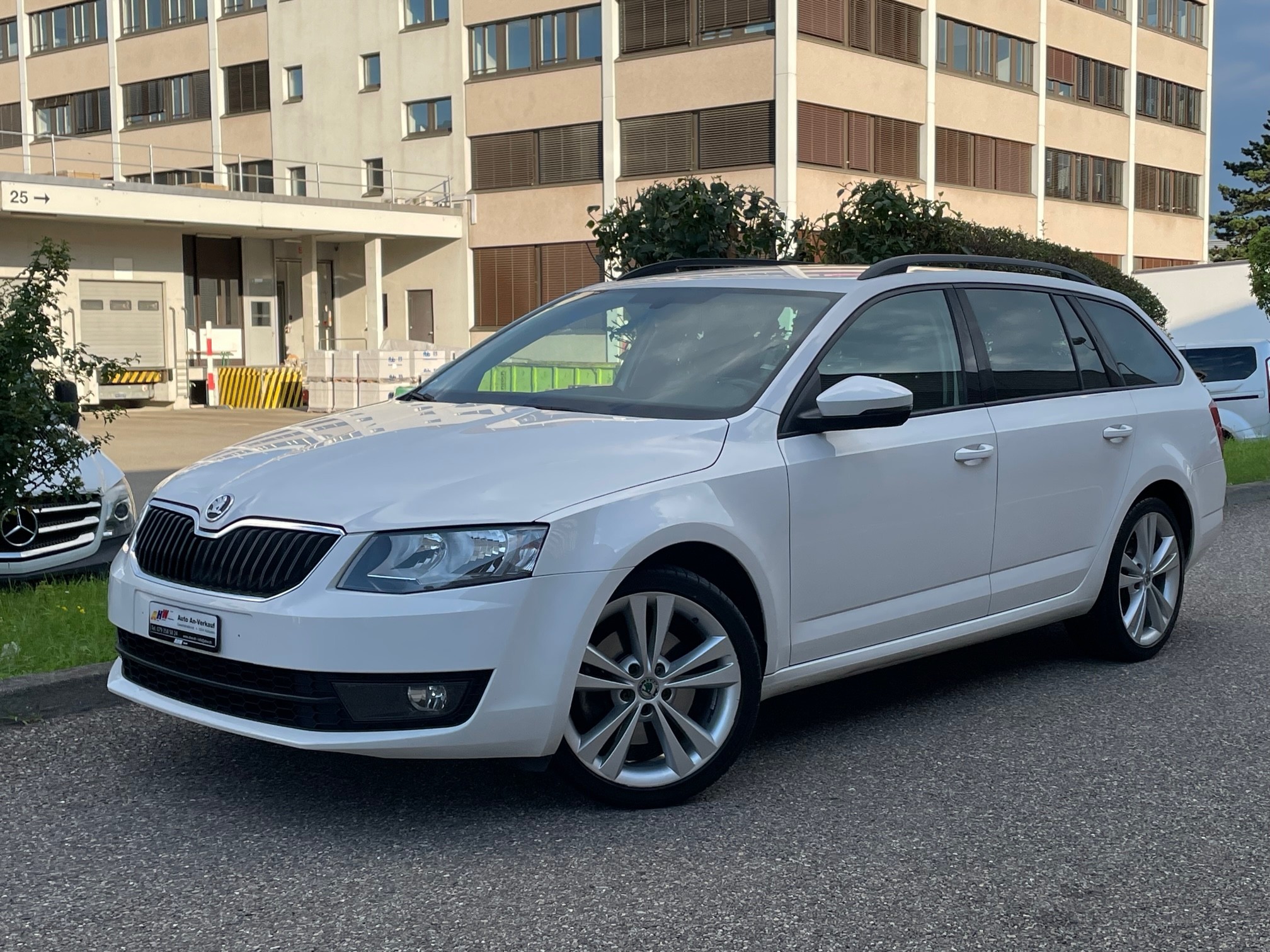 SKODA Octavia Combi 2.0 TDI Ambition 4x4 DSG AHK 1800kg