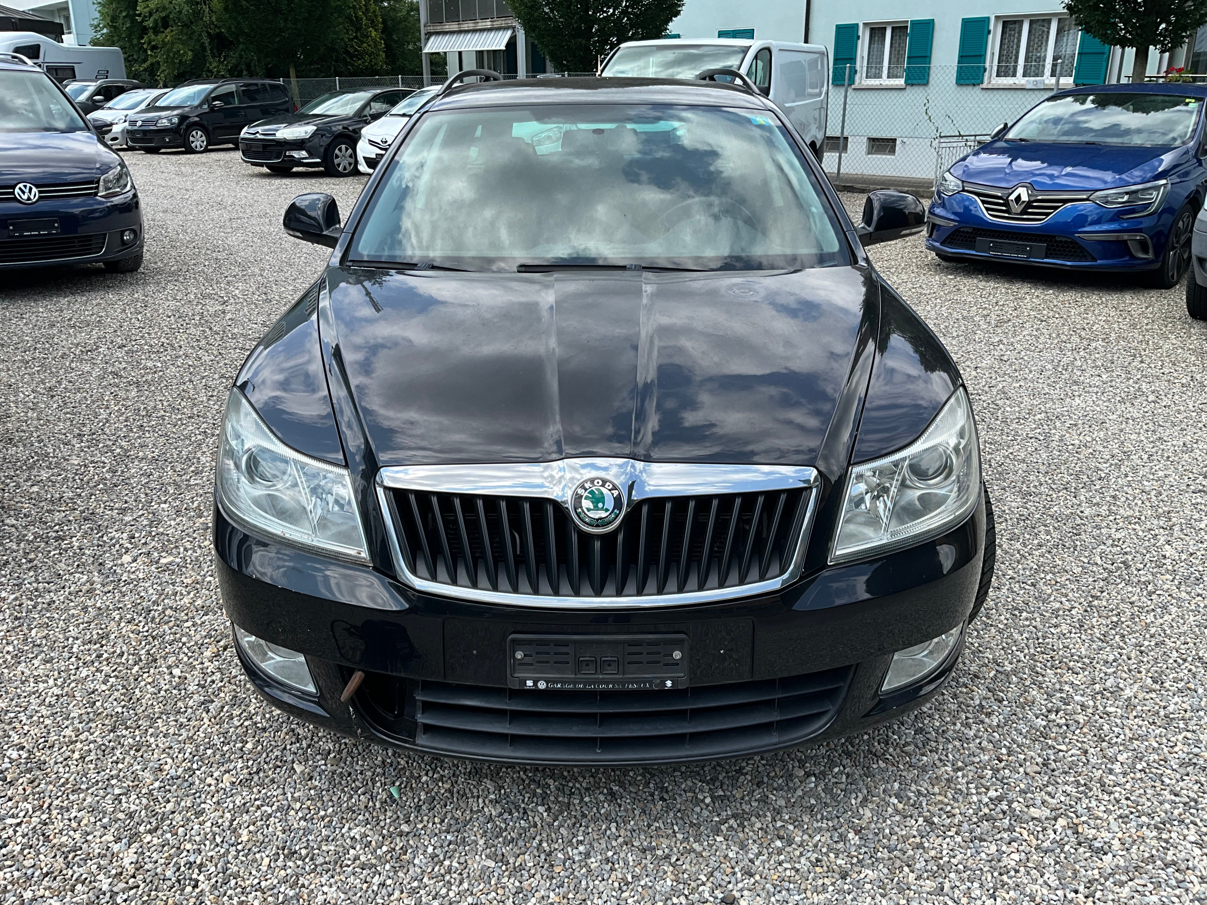 SKODA Octavia Combi 2.0 TDI Elegance 4x4 DSG