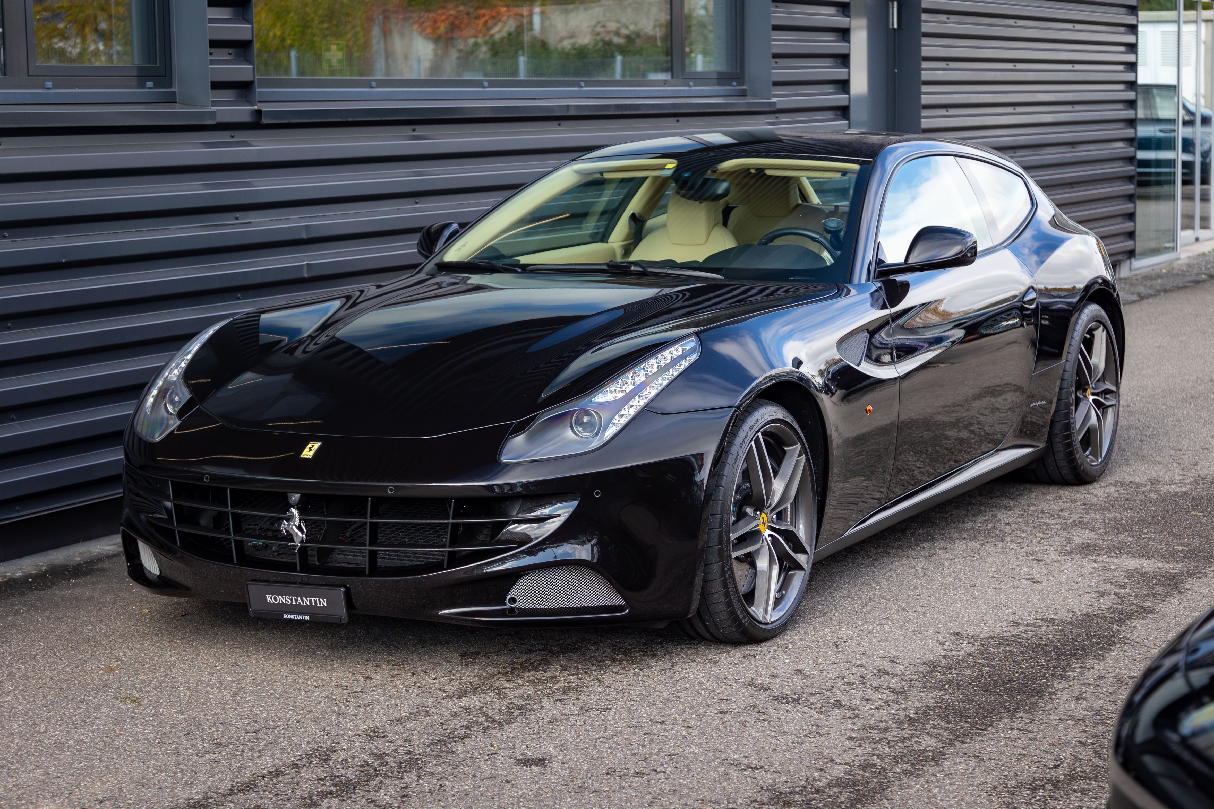 FERRARI FF