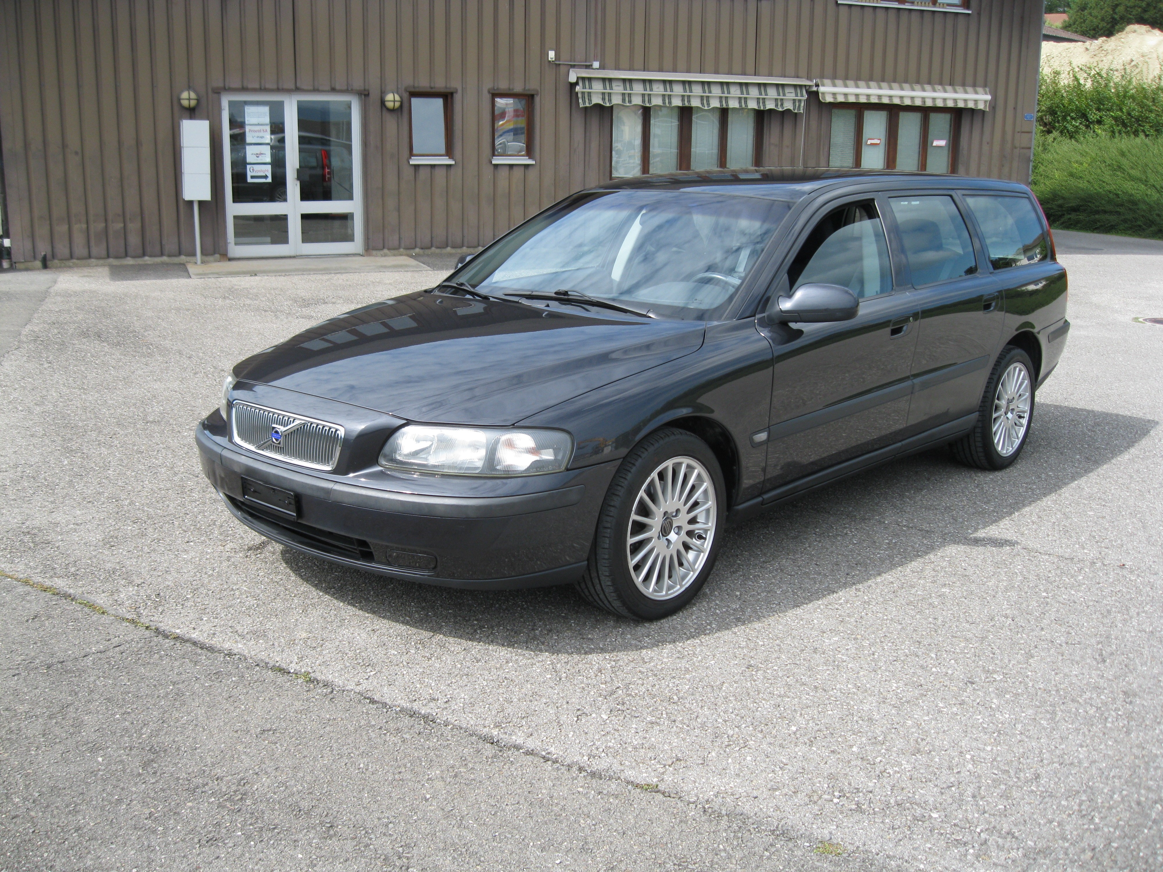 VOLVO V70 2.4