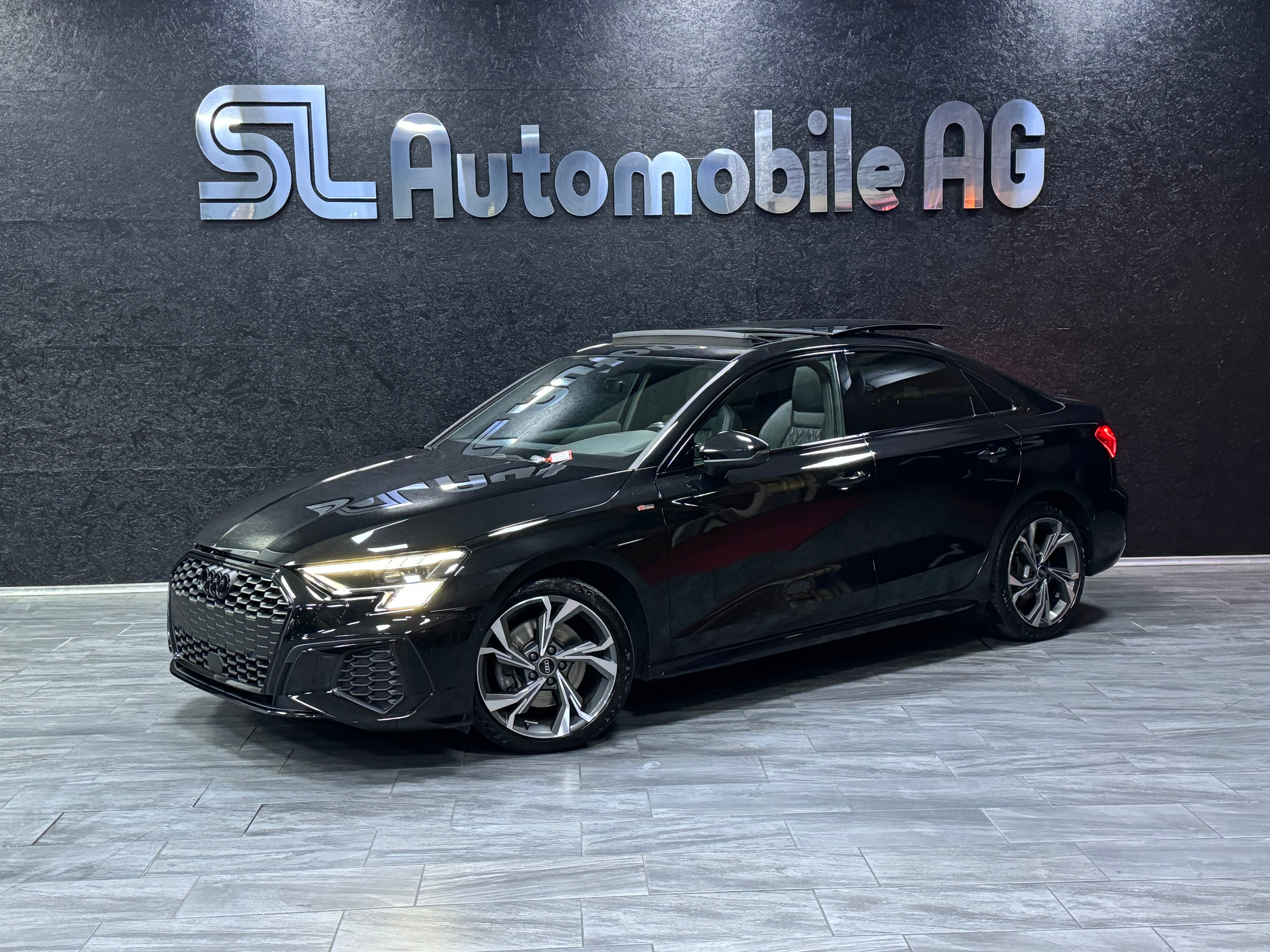 AUDI A3 Limousine 35 TFSI S-Line Attraction S-tronic RS3 Look / Mild-Hybrid / Benzin/Elektro