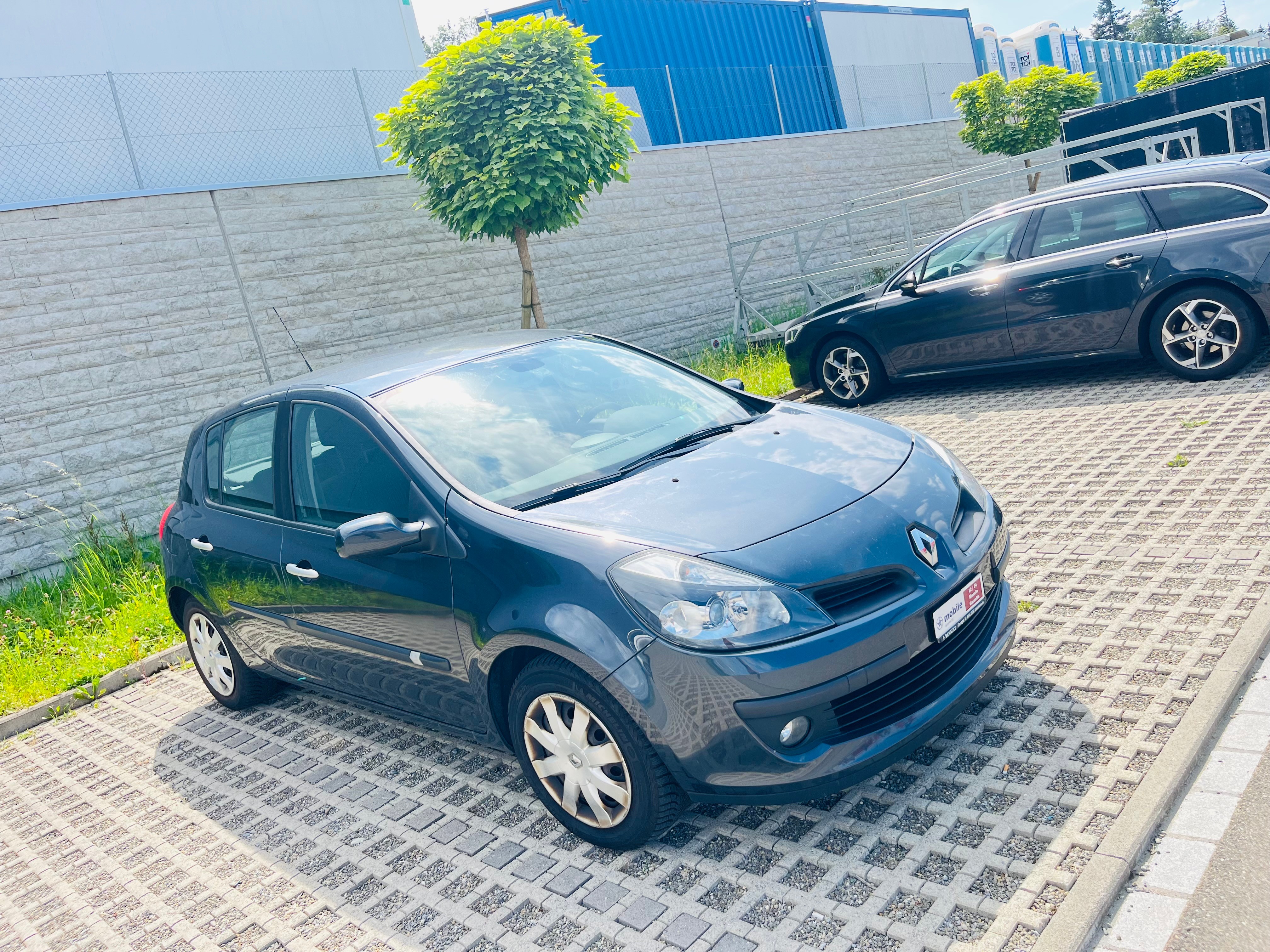 RENAULT Clio 1.6 16V Privilège