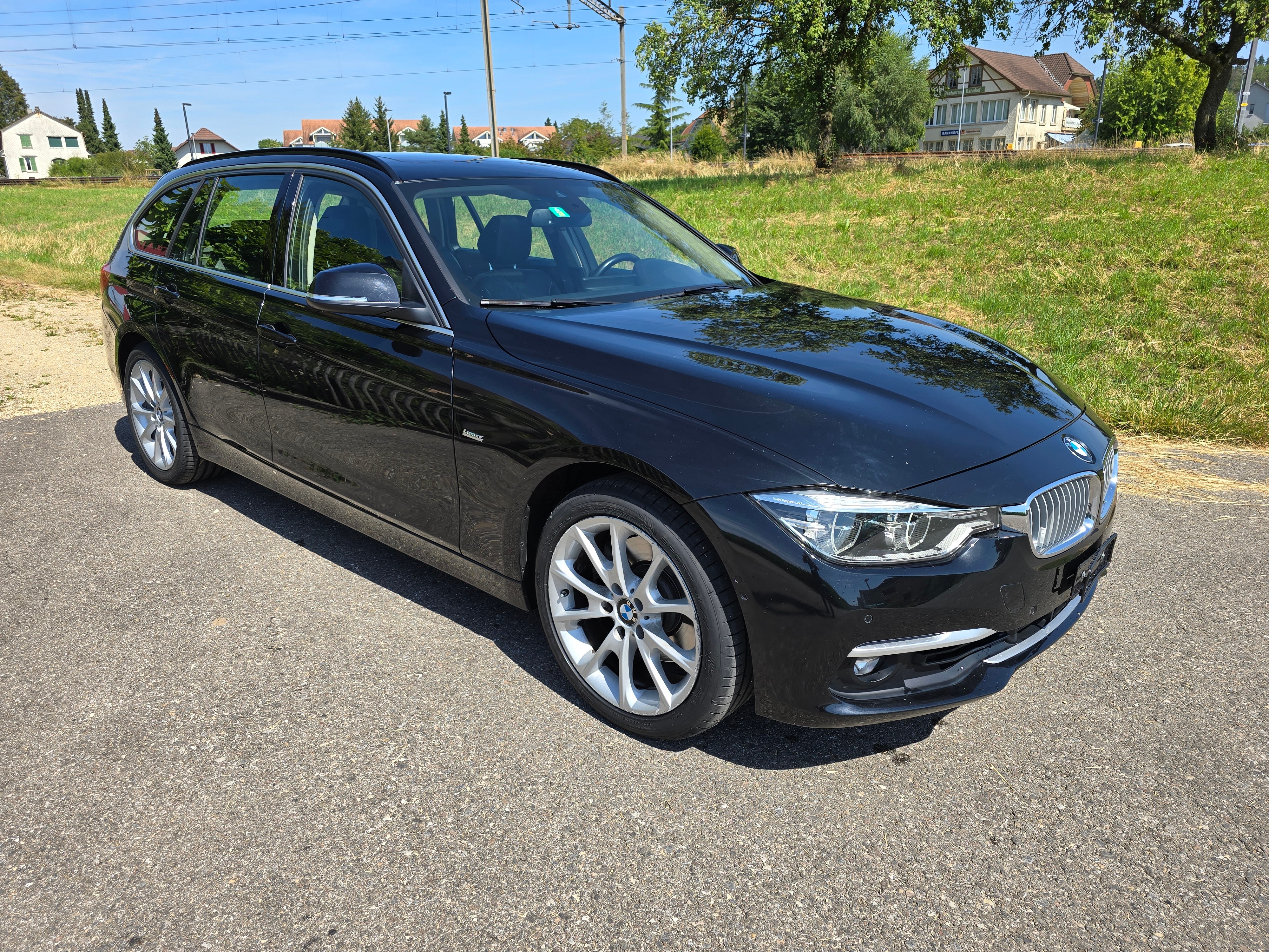 BMW 330i xDrive Touring Edition Luxury Line Steptronic