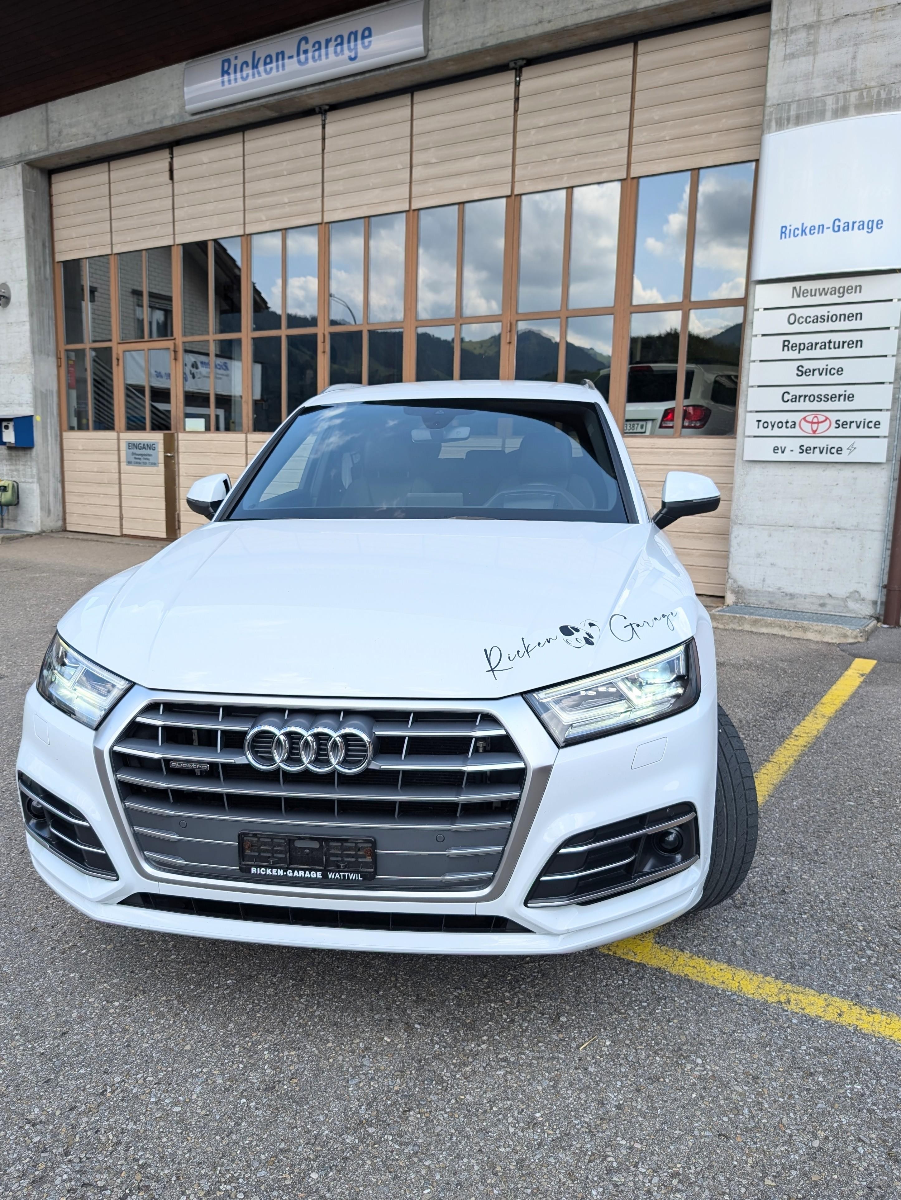 AUDI Q5 40 TDI quattro S-tronic S-Line *Anhängerkupplung, 8-fach, Head-up, Rückfahrkam., Parksens., Sitzheizung, Verkehrsschilde