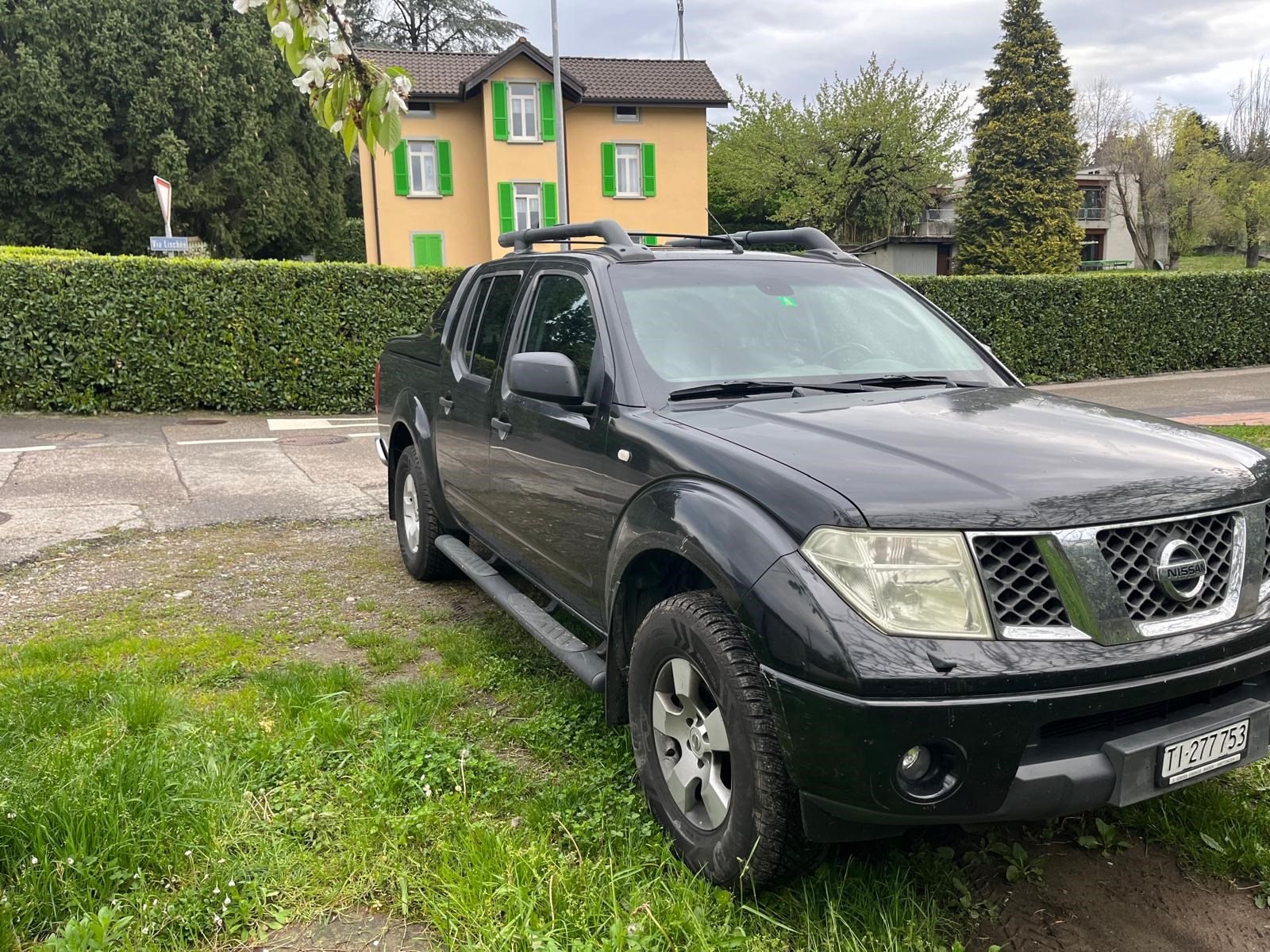 NISSAN NAVARA x-box