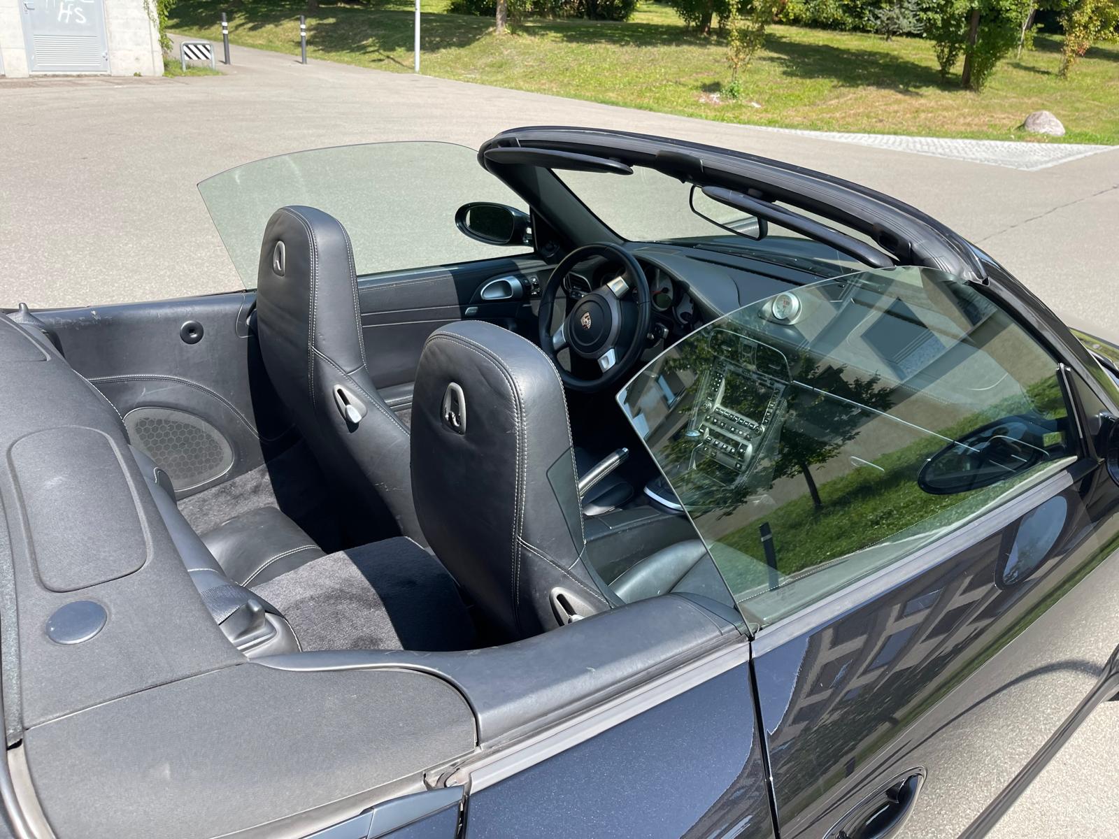 PORSCHE 911 Carrera 4S