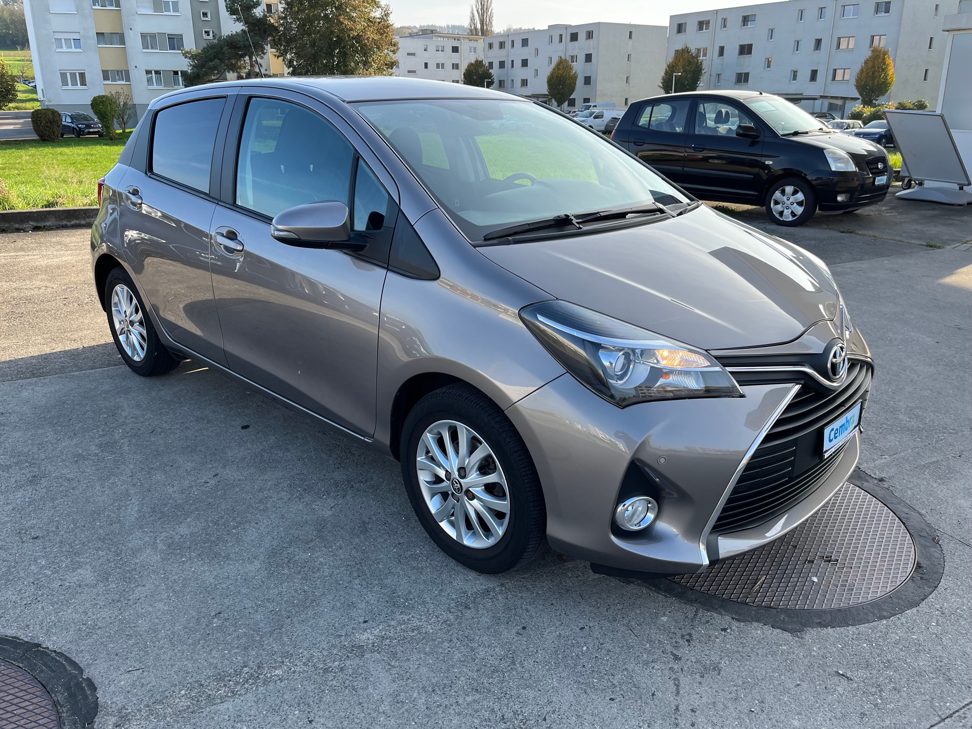 TOYOTA Yaris 1.33 Swiss Trend Multidrive S (Automatique). Freins neufs, 2 jeux de roues (été et hiver), expertisé du jour, 05.11