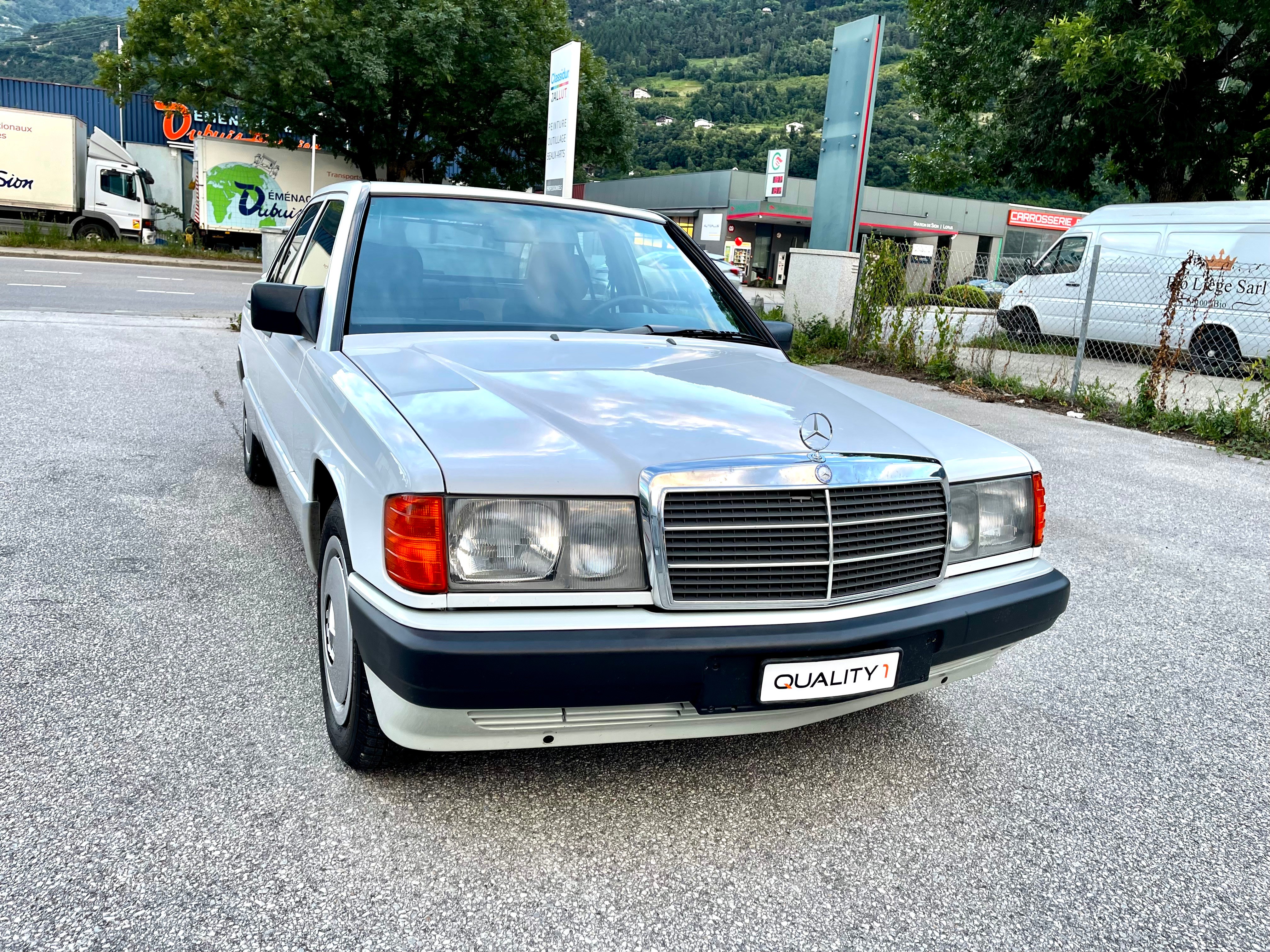 MERCEDES-BENZ 190 E 2.0