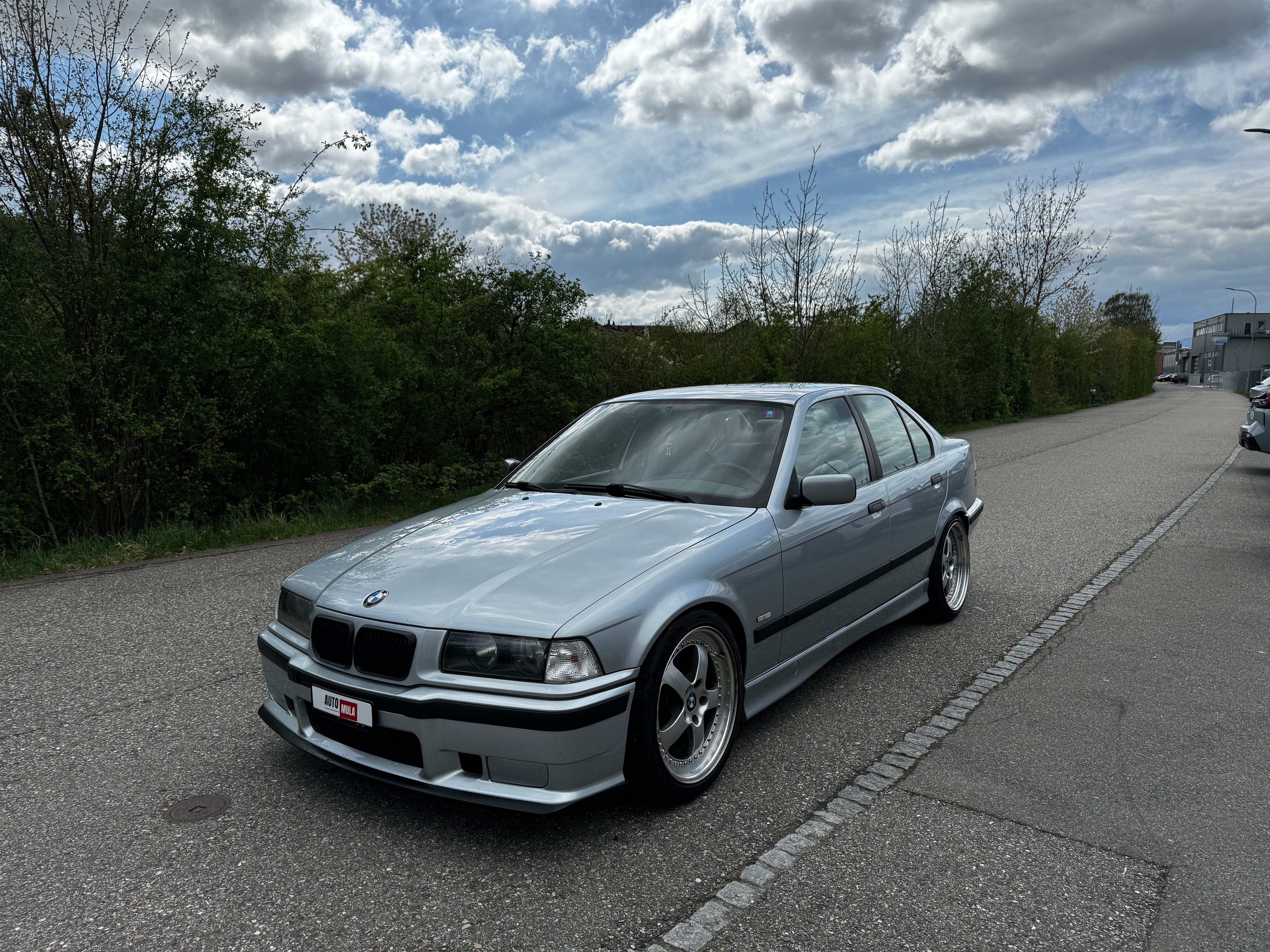 BMW 320i