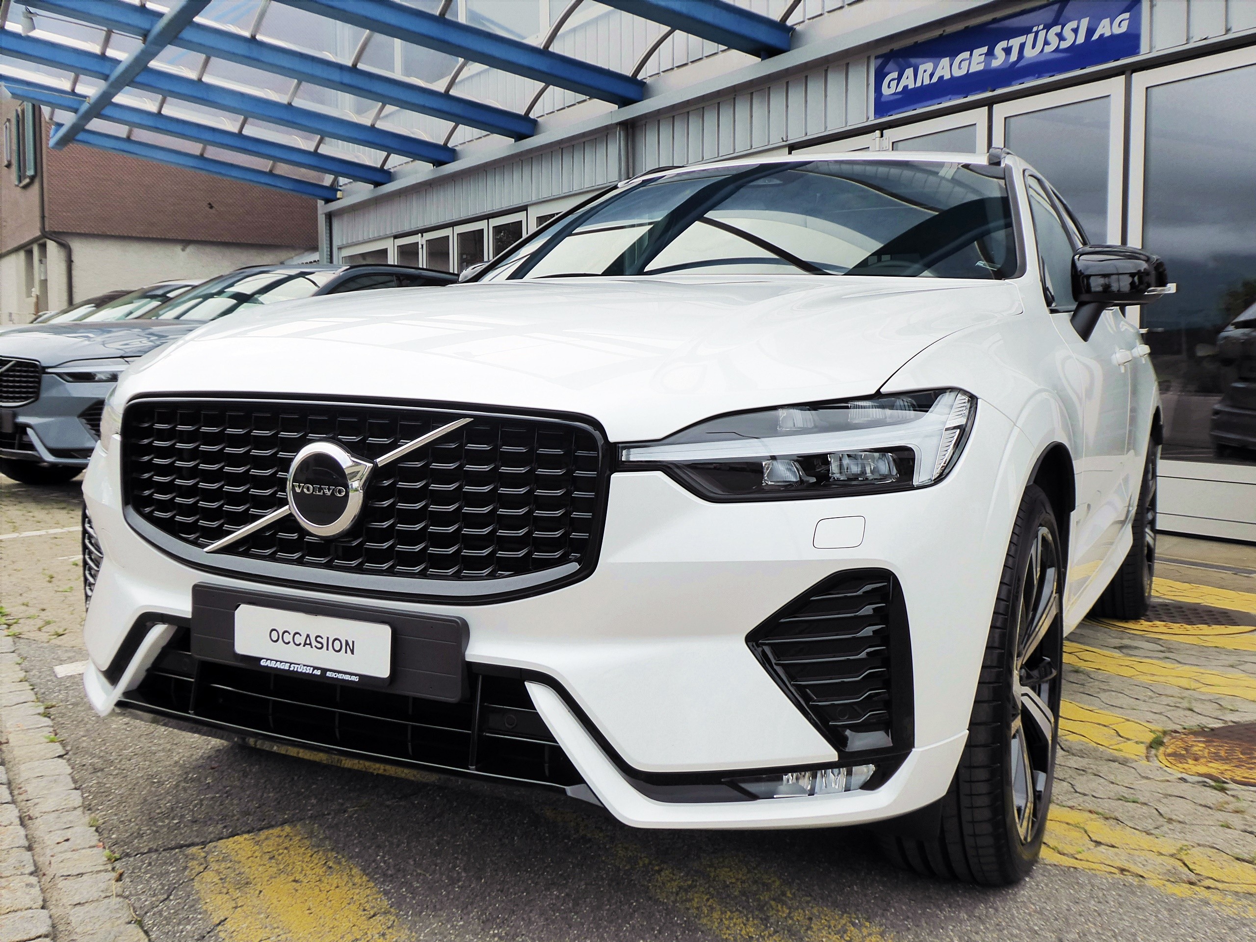 VOLVO XC60 B4 D AWD Plus Dark