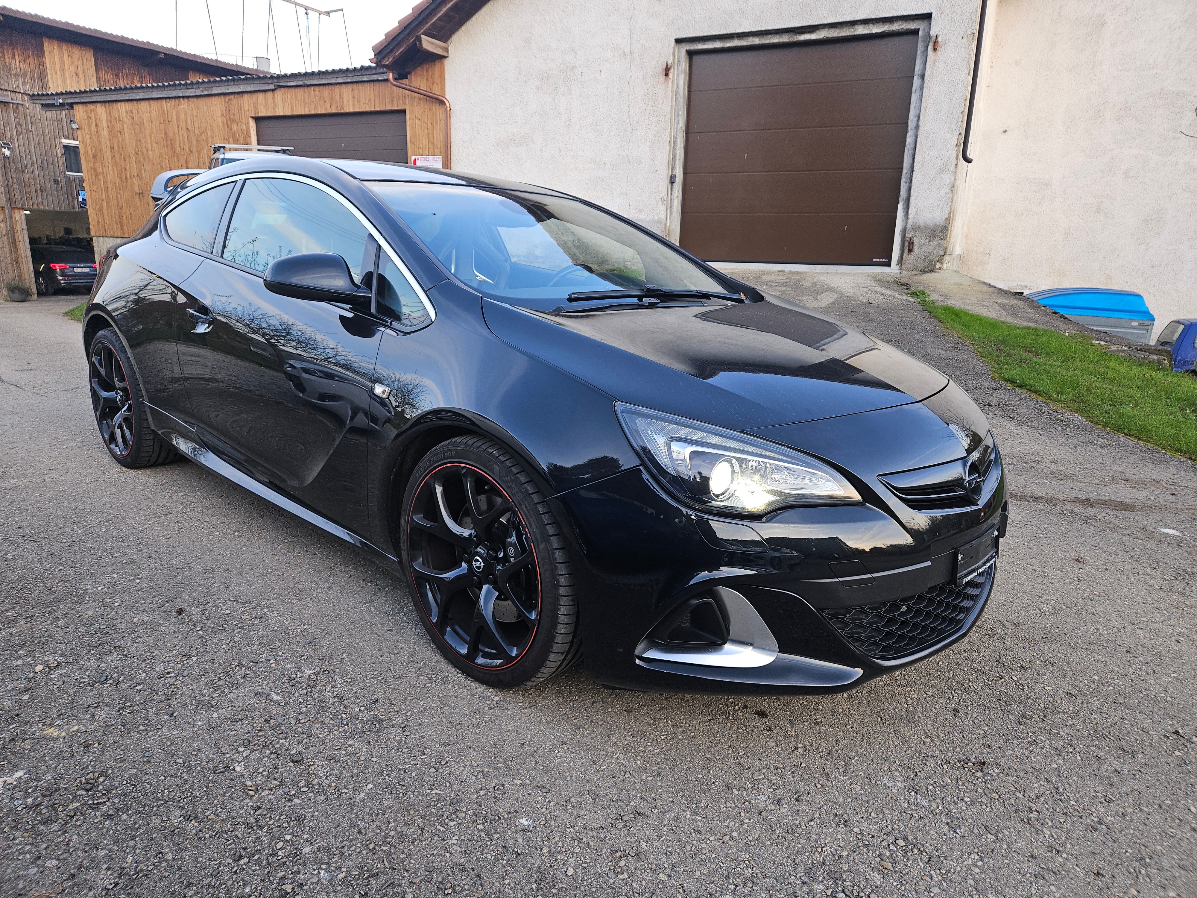 OPEL Astra GTC 2.0i 16V Turbo OPC