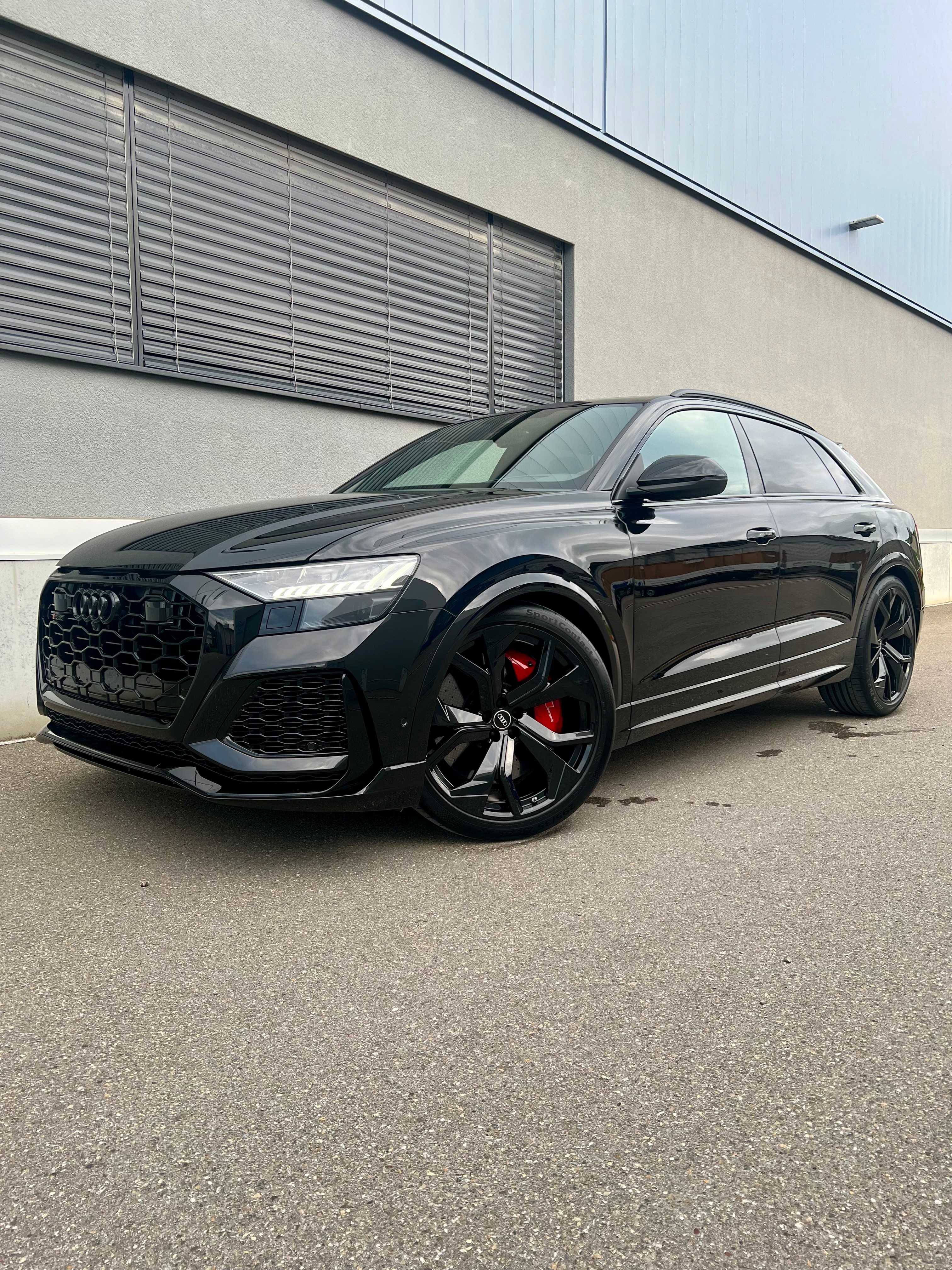 AUDI RSQ8 quattro tiptronic