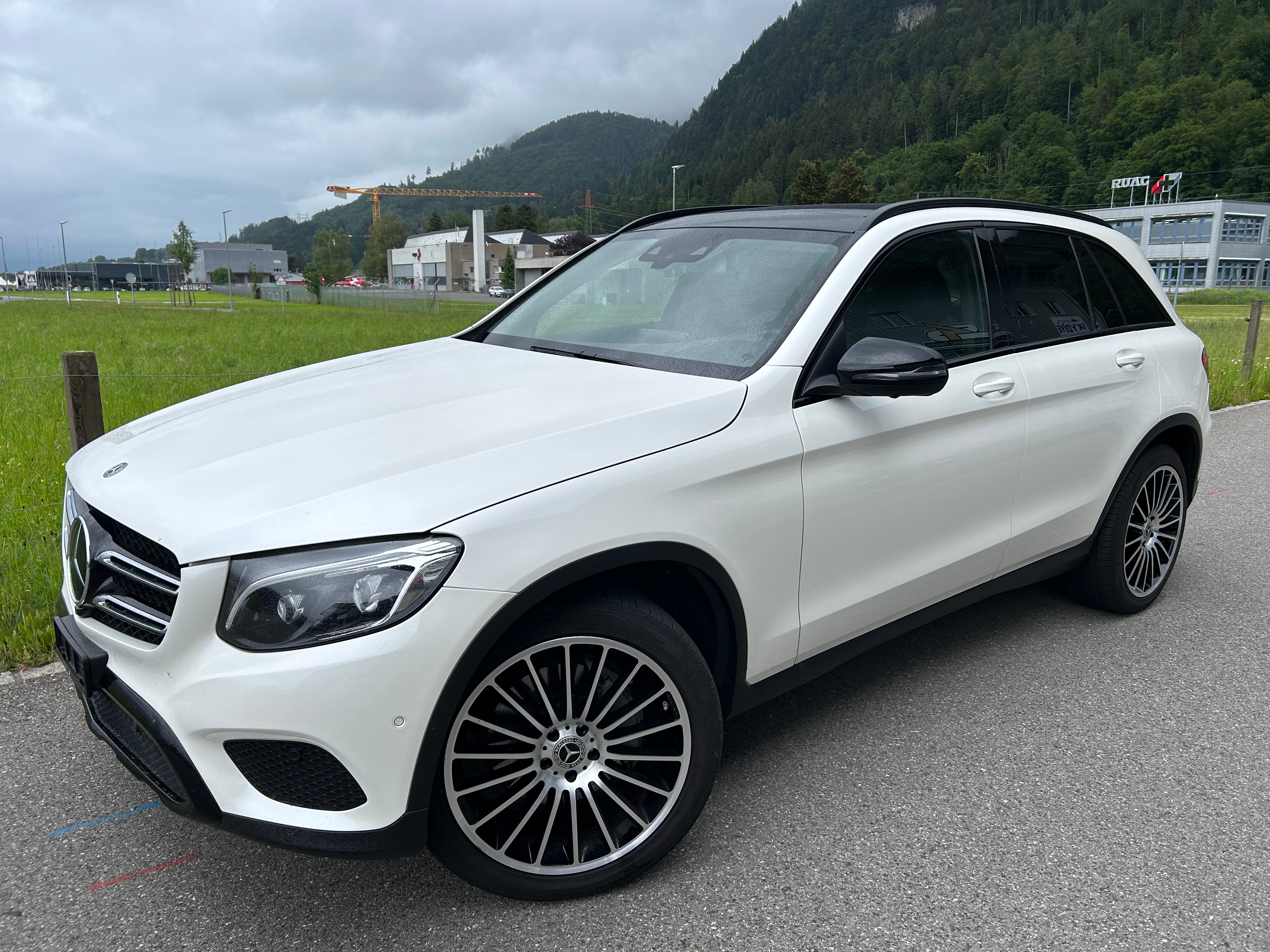 MERCEDES-BENZ GLC 250 AMG Line 4Matic 9G-Tronic