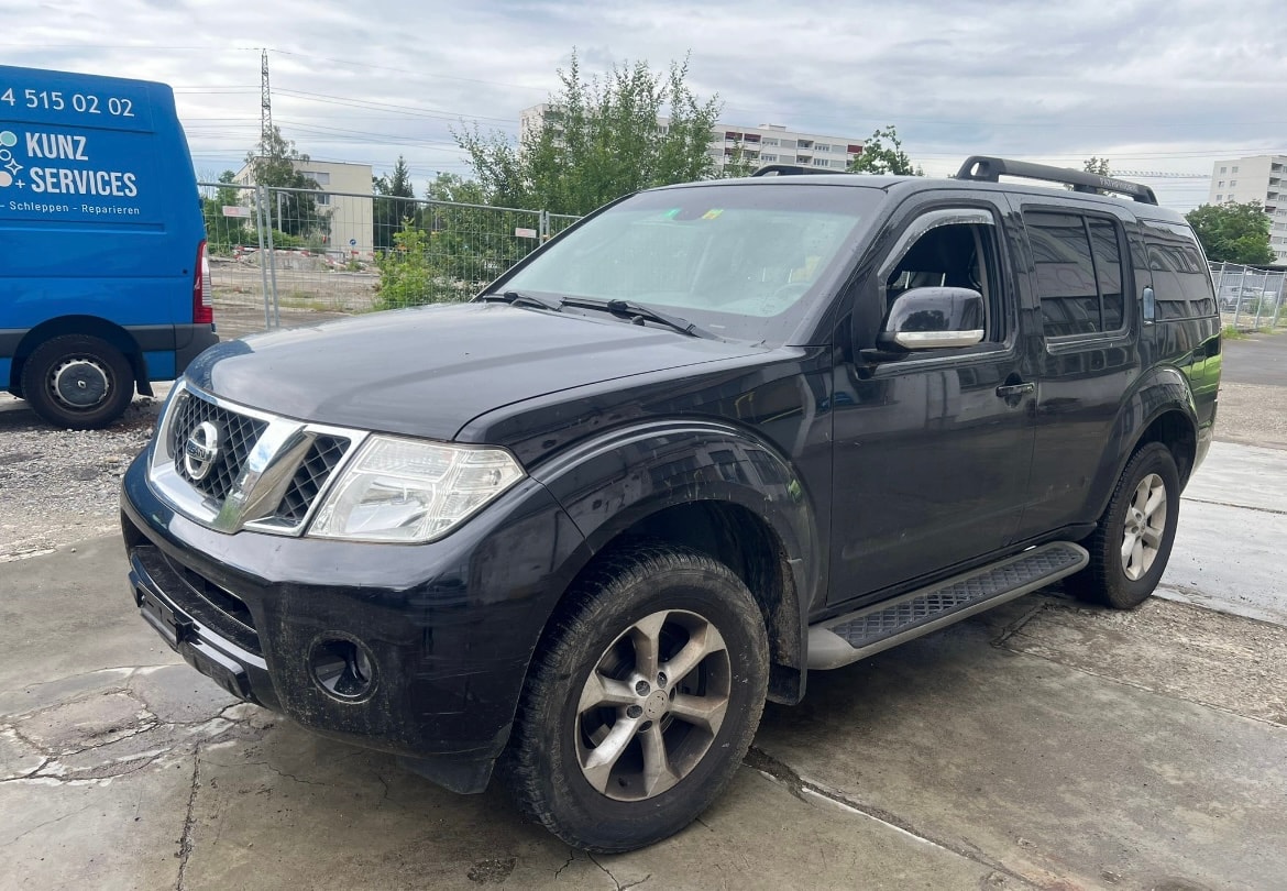 NISSAN Pathfinder 2.5 dCi SE